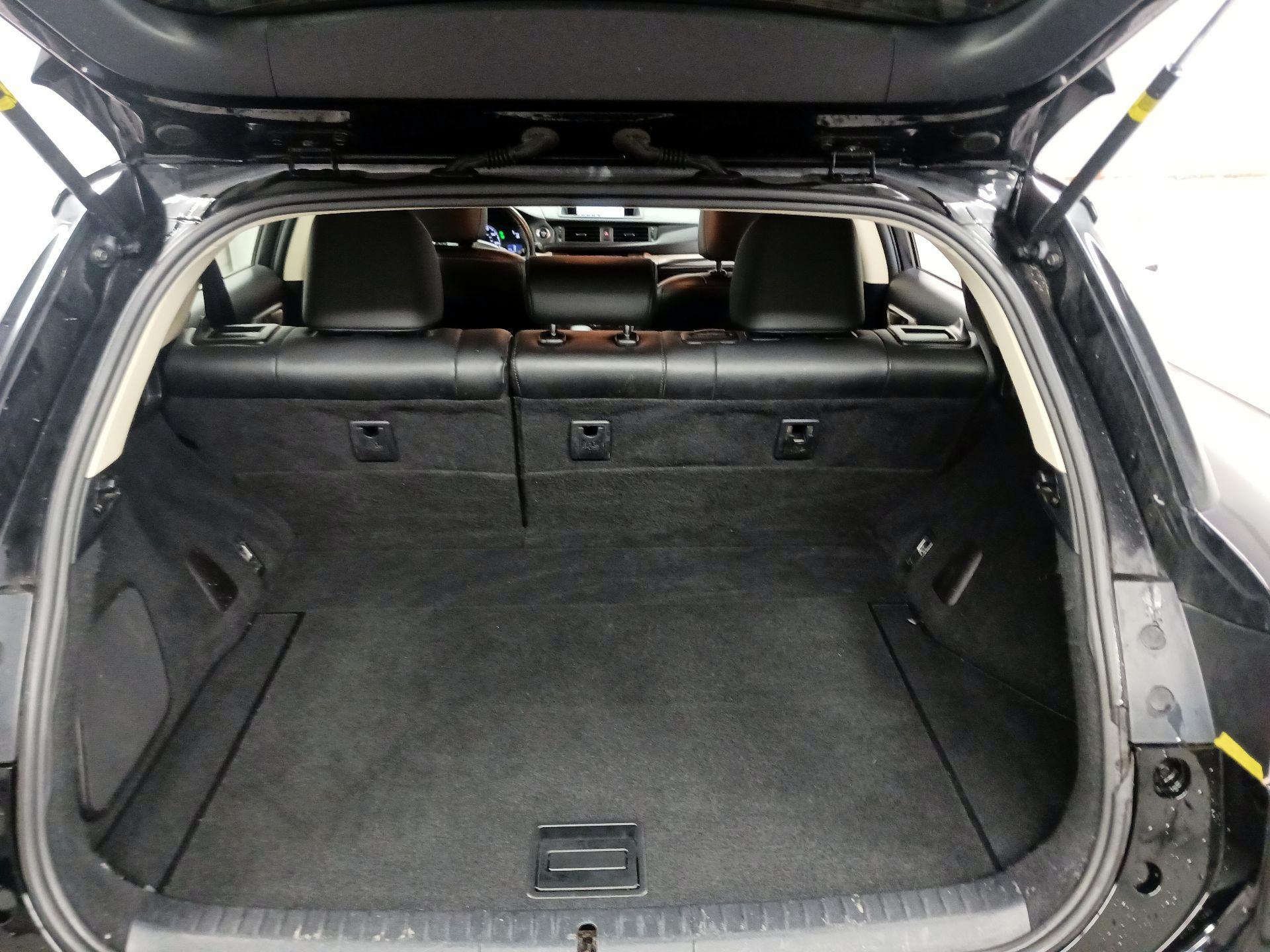 Thumbnail: 2015 Lexus CT - 18