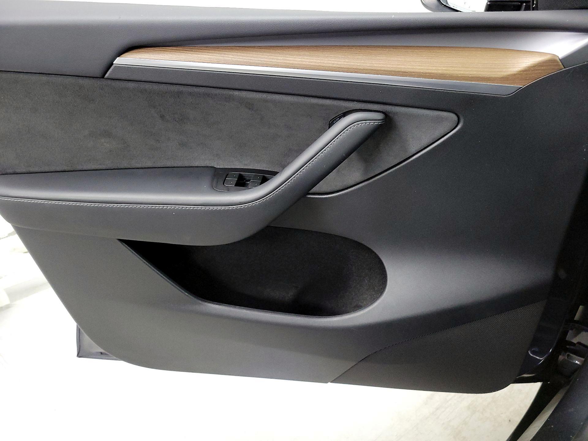 Thumbnail: 2023 Tesla Model Y - 12