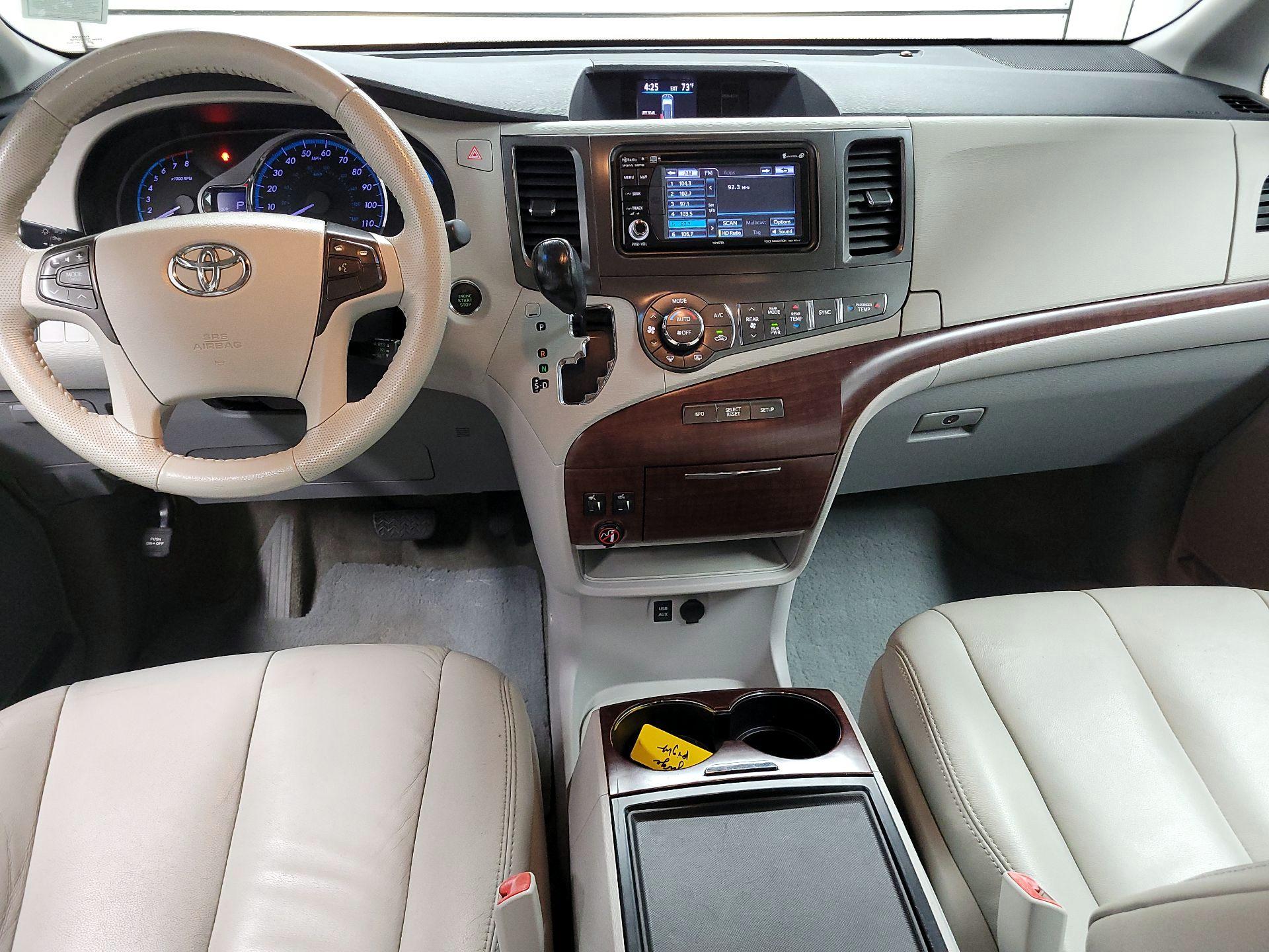 Thumbnail: 2014 Toyota Sienna - 9