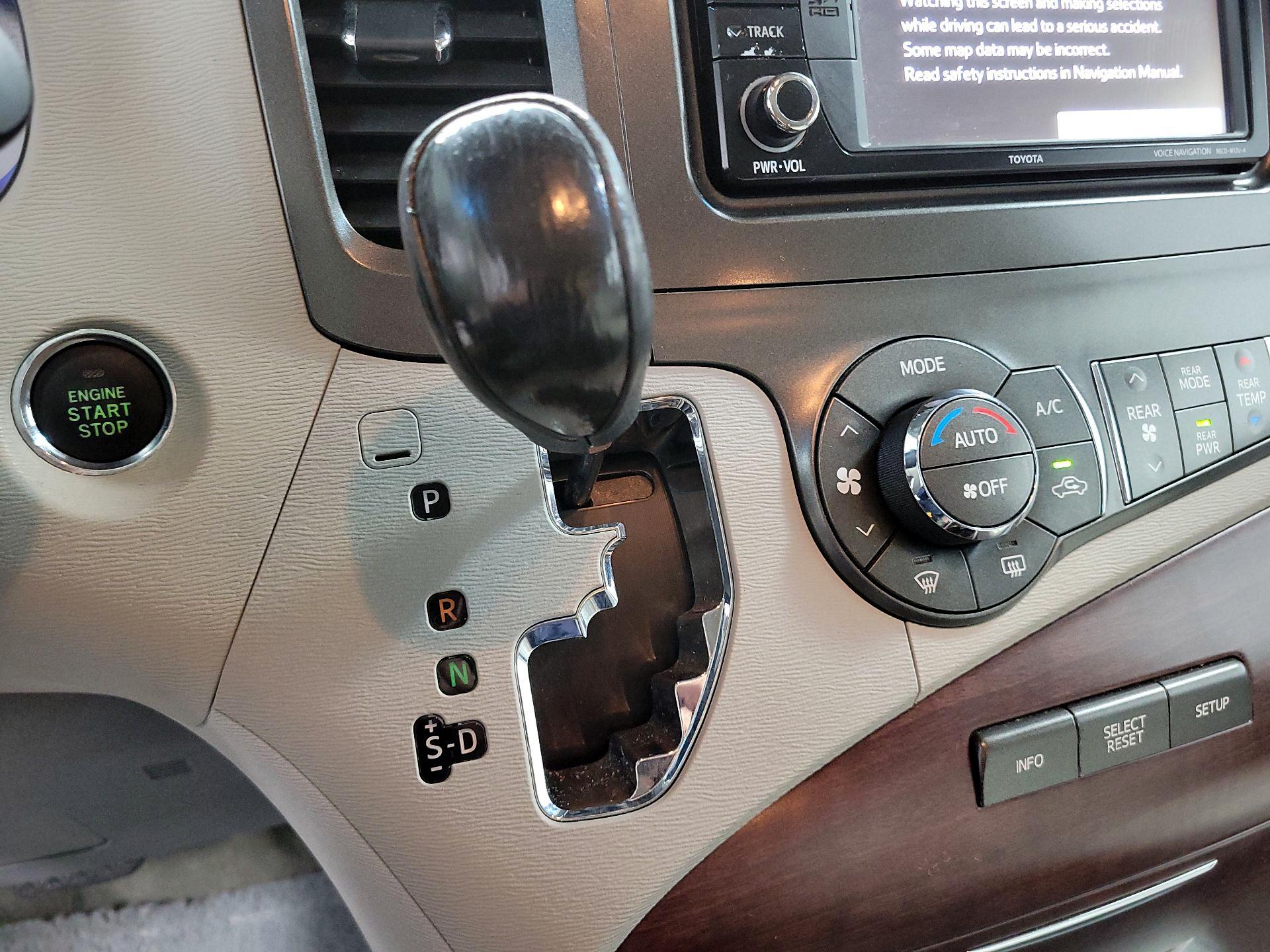 Thumbnail: 2014 Toyota Sienna - 17