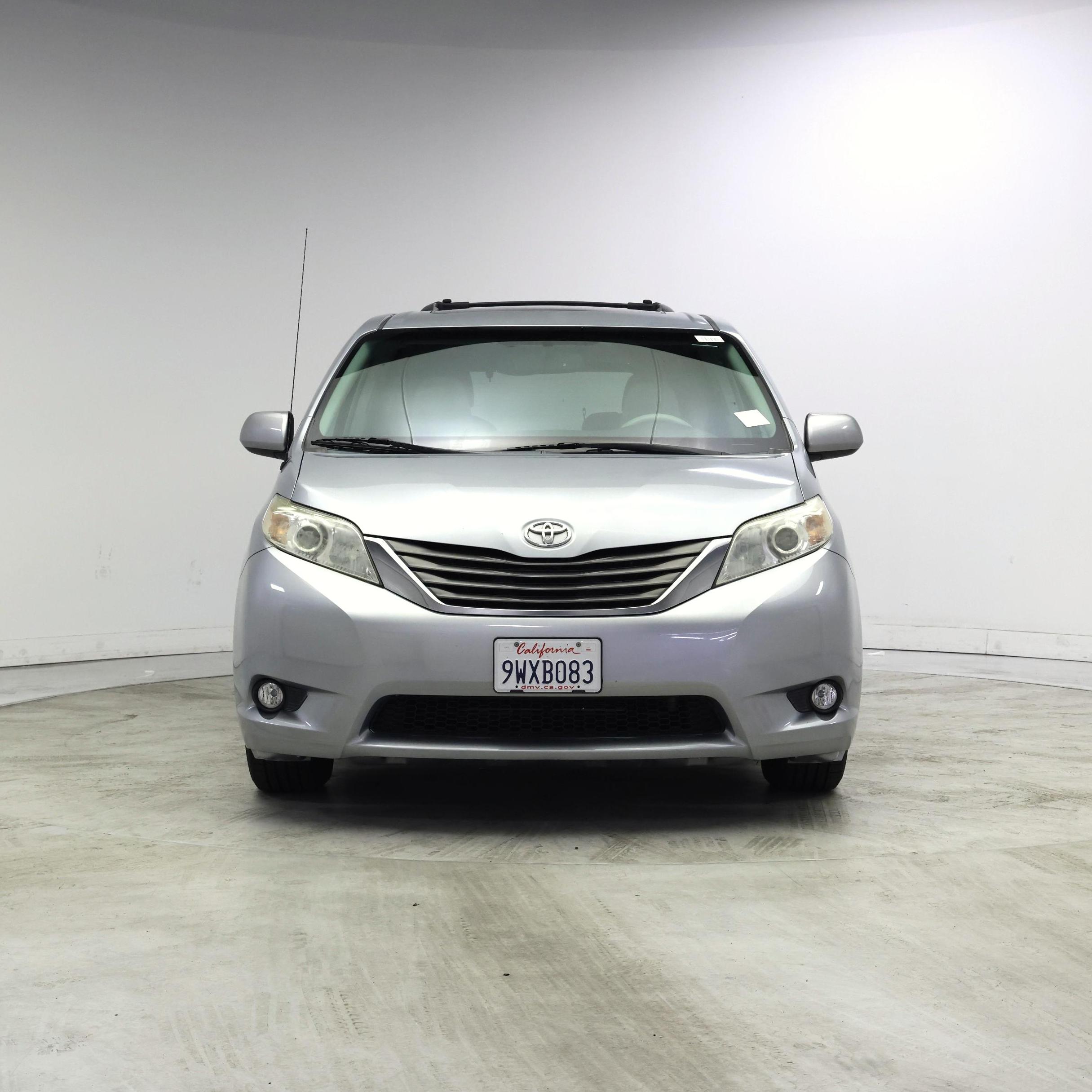 Thumbnail: 2014 Toyota Sienna - 5