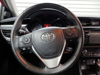 Steering Wheel & Instrument Cluster (On)