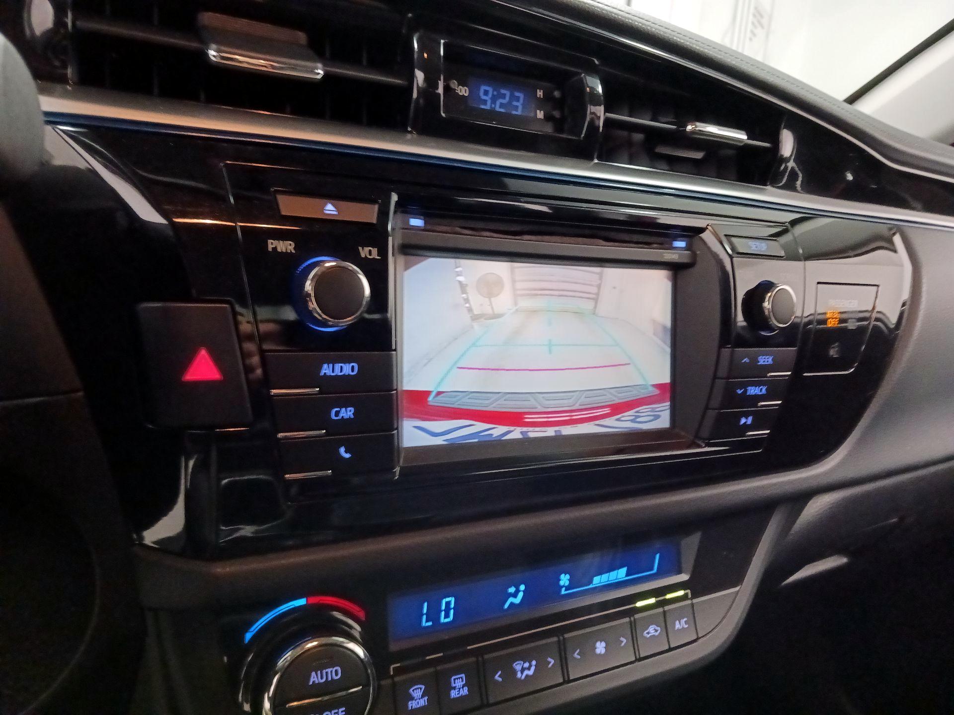 Thumbnail: 2015 Toyota Corolla - 13