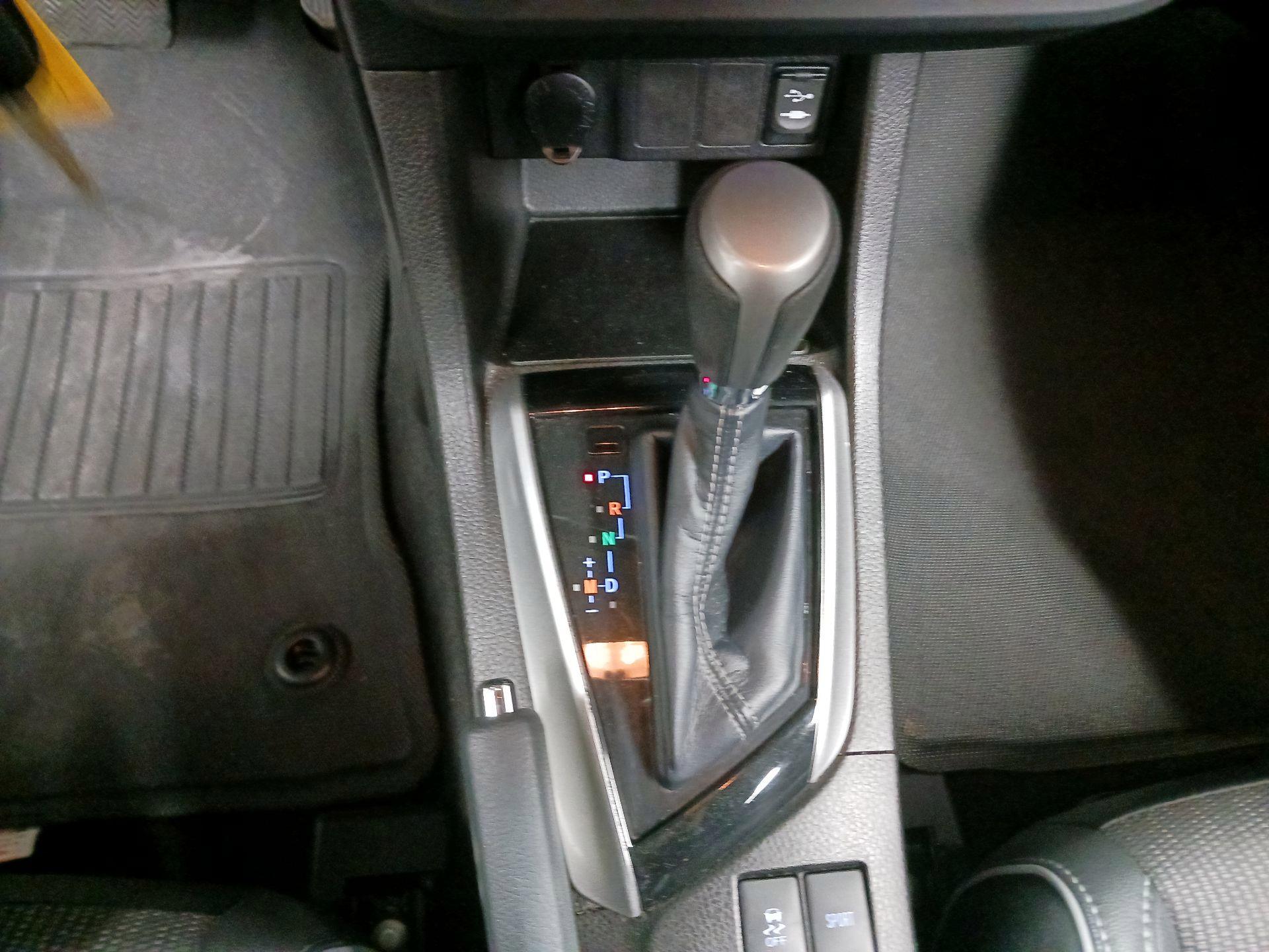 Thumbnail: 2015 Toyota Corolla - 16