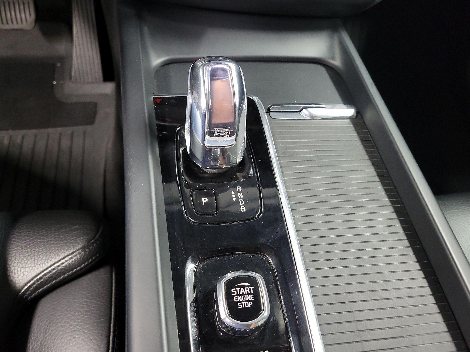 Thumbnail: 2019 Volvo XC60 - 16