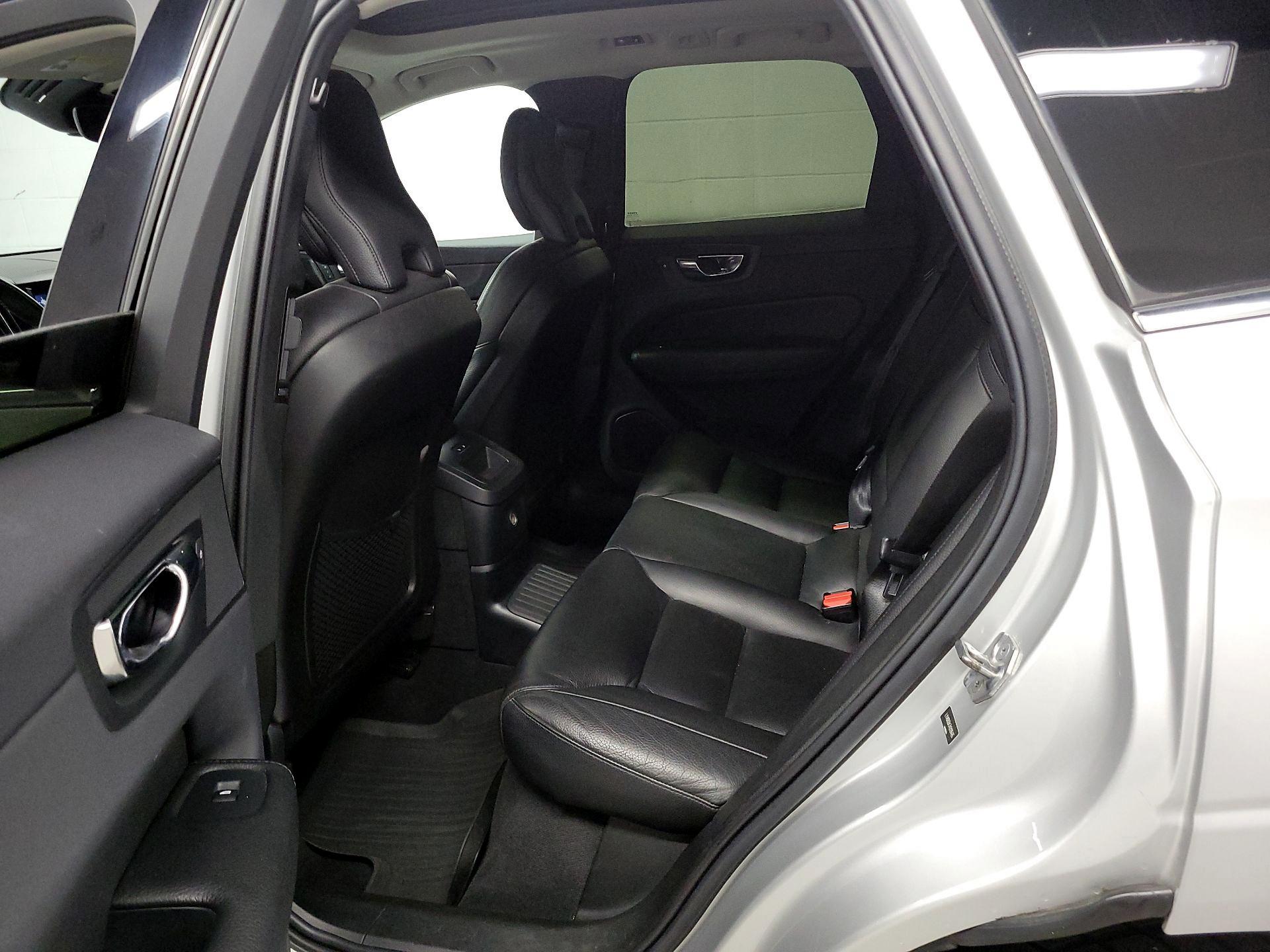 Thumbnail: 2019 Volvo XC60 - 18