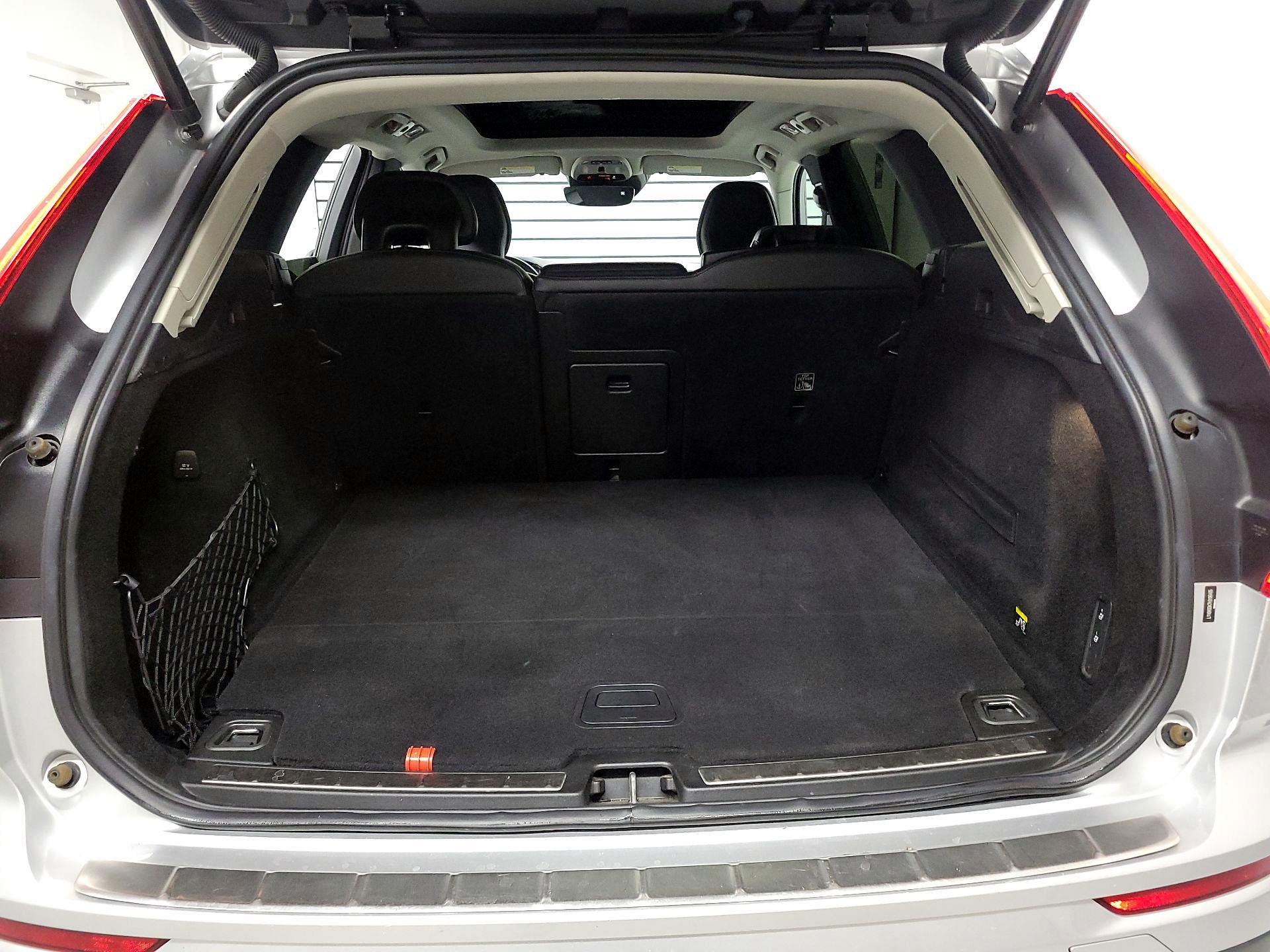 Thumbnail: 2019 Volvo XC60 - 19