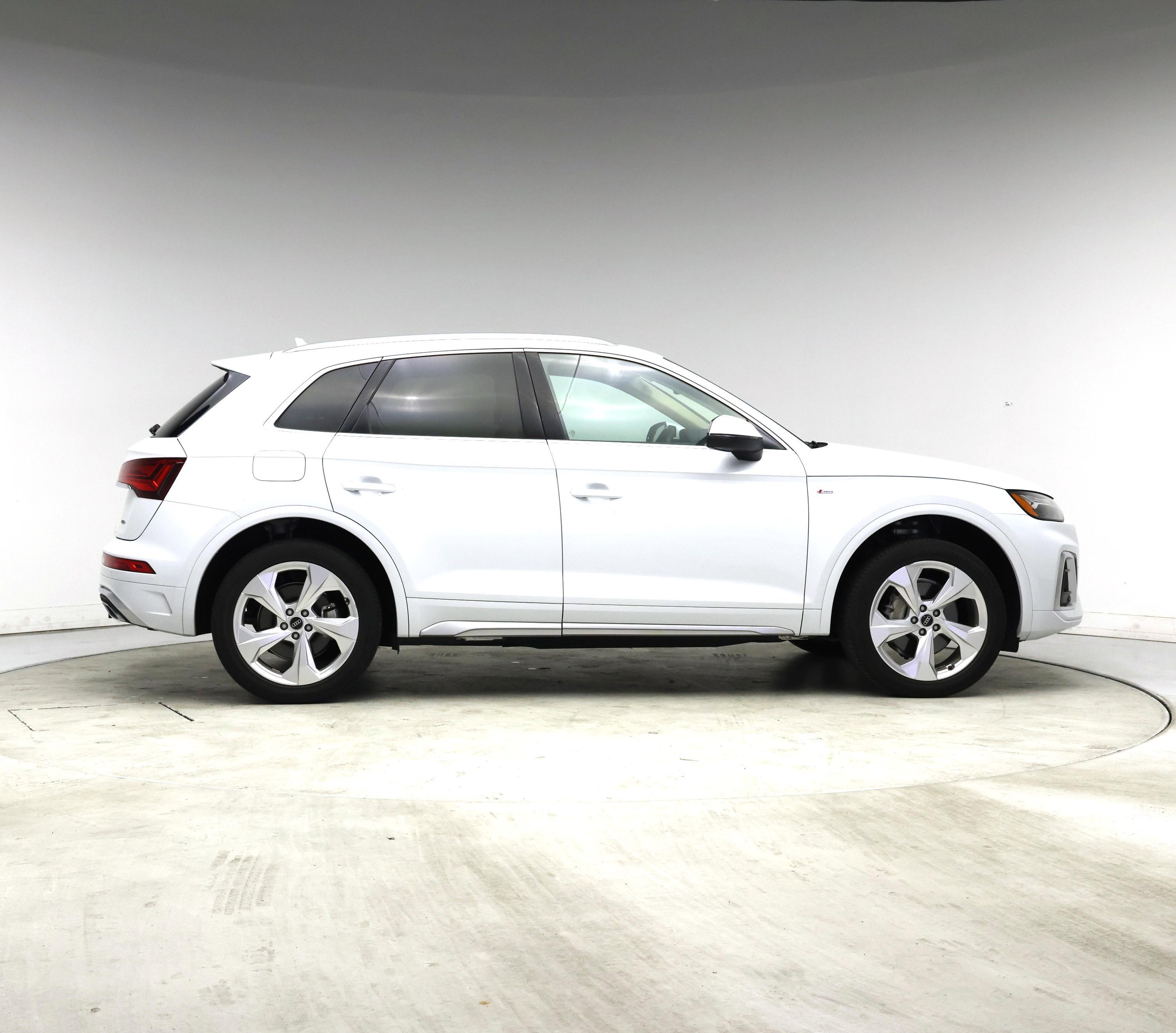Thumbnail: 2023 Audi Q5 - 7