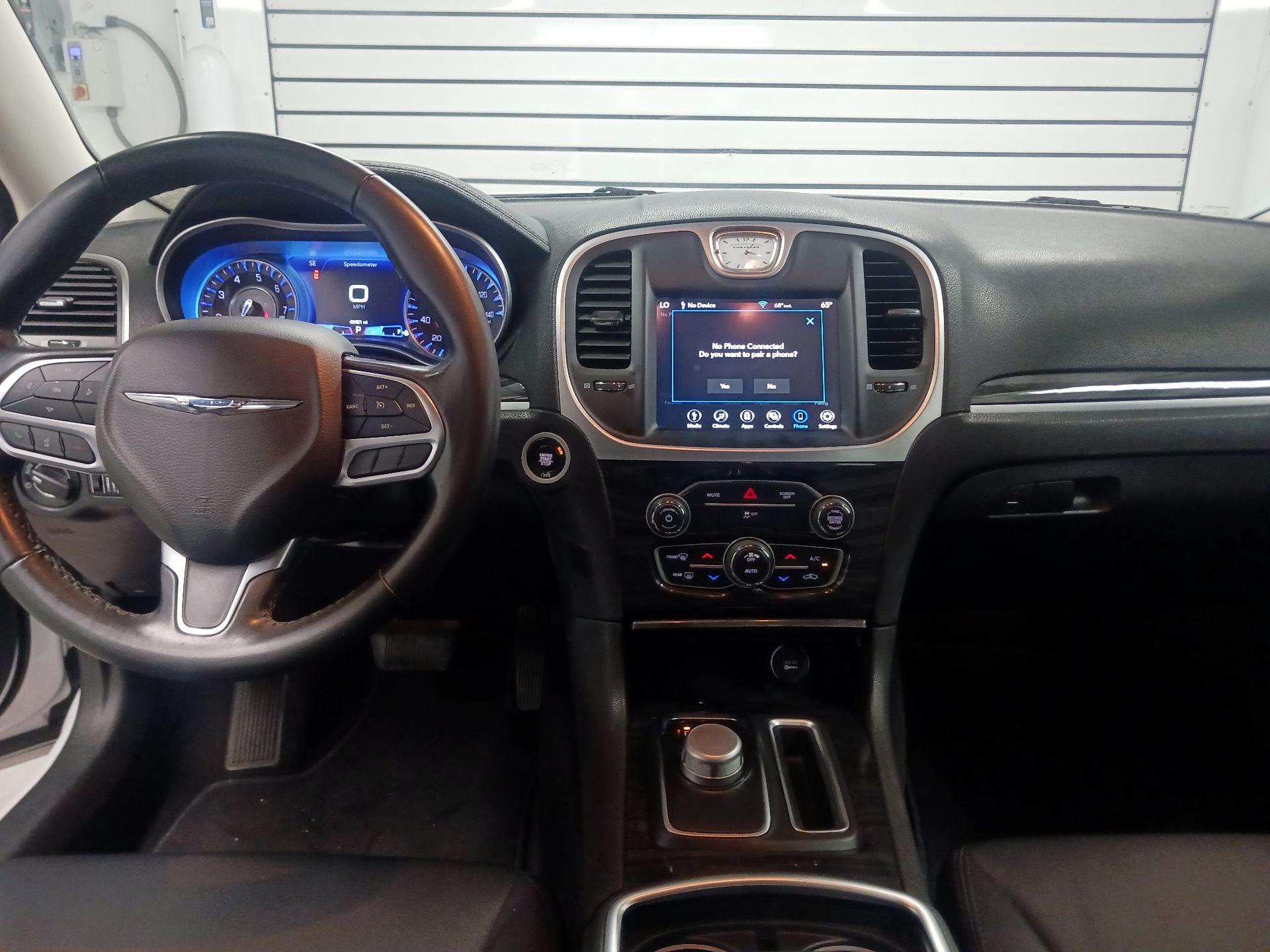 Thumbnail: 2022 Chrysler 300 - 9