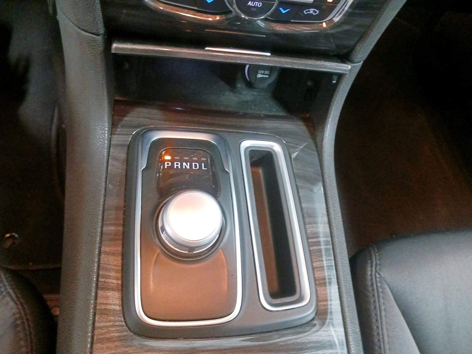 Thumbnail: 2022 Chrysler 300 - 16