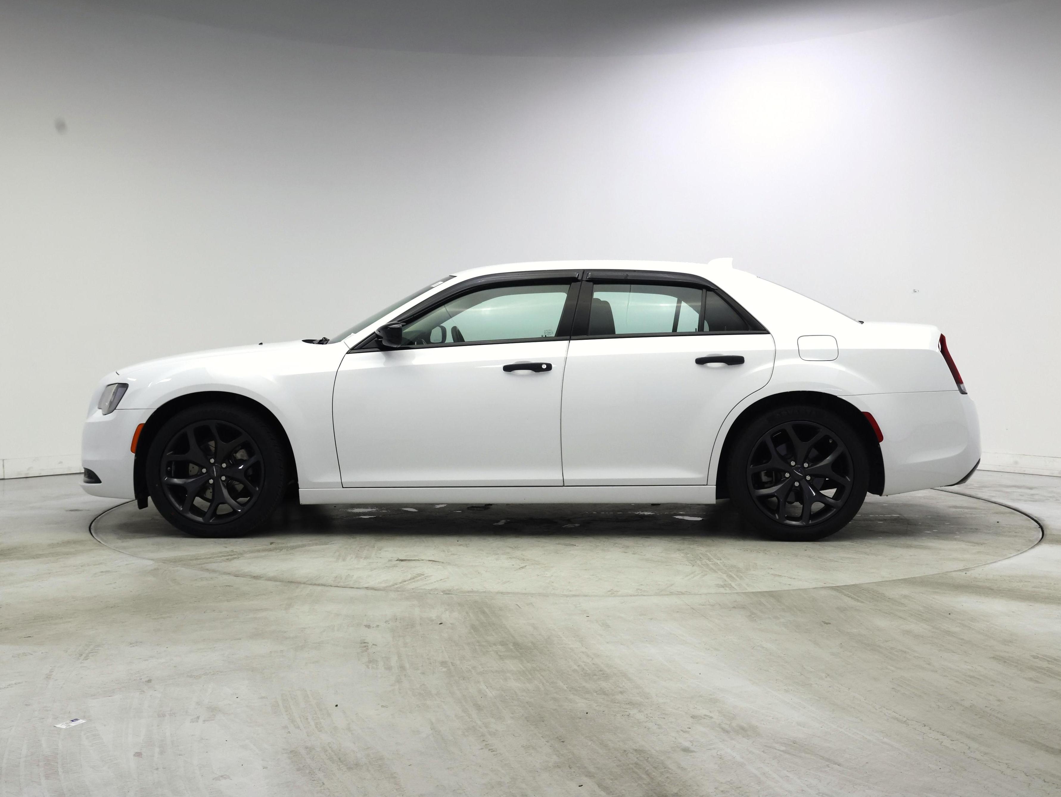 Thumbnail: 2022 Chrysler 300 - 3