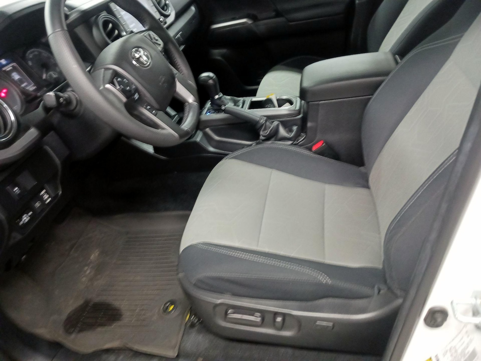 2021 Toyota Tacoma TRD Sport - Photo 12