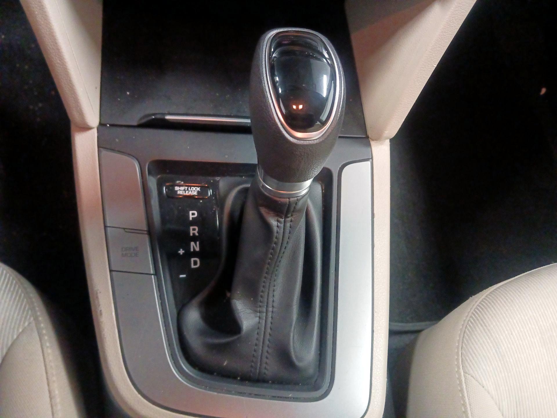 Thumbnail: 2017 Hyundai Elantra - 16