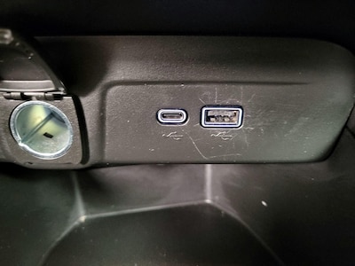 USB/AUX Ports