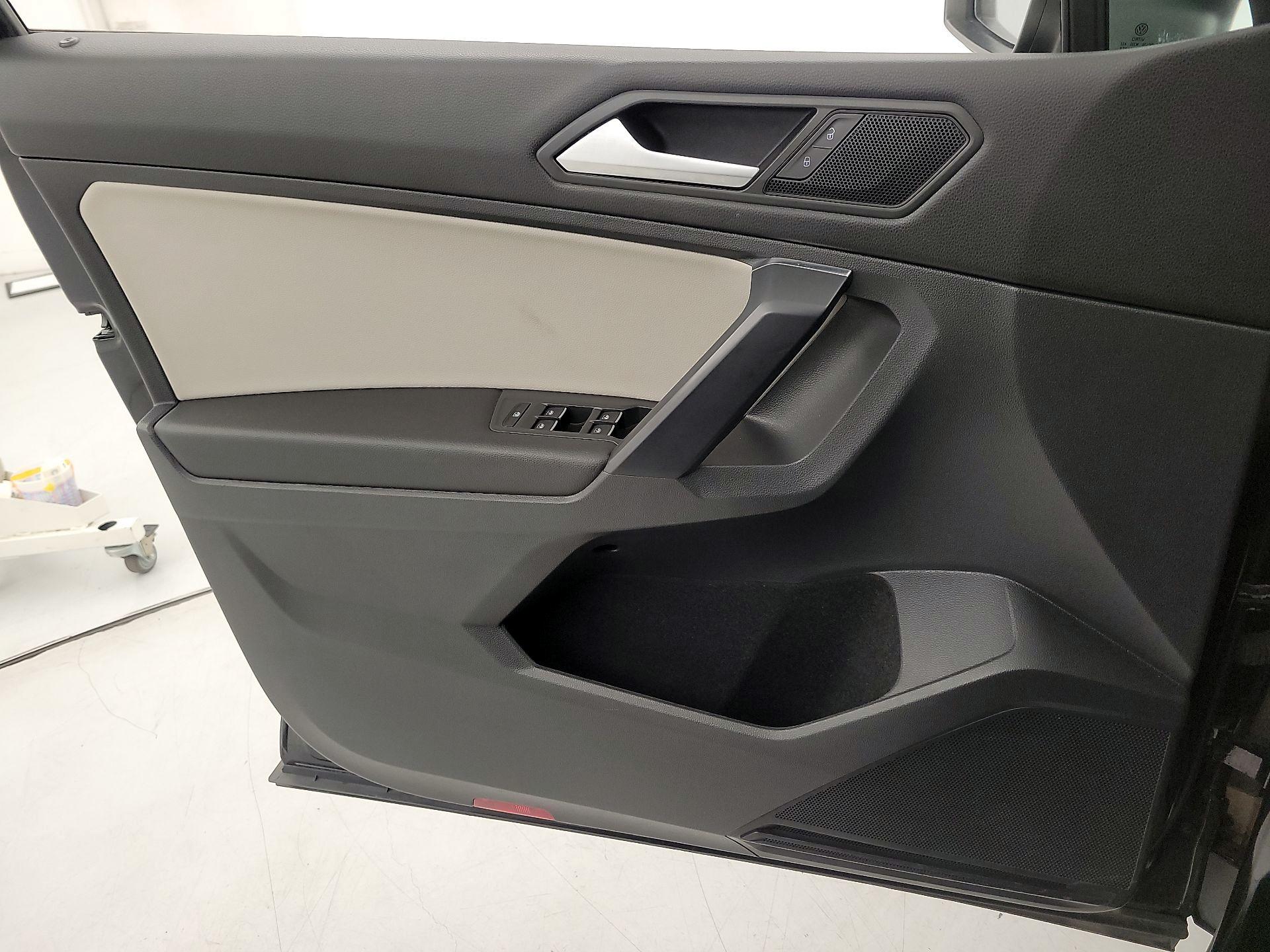 Thumbnail: 2021 Volkswagen Tiguan - 12