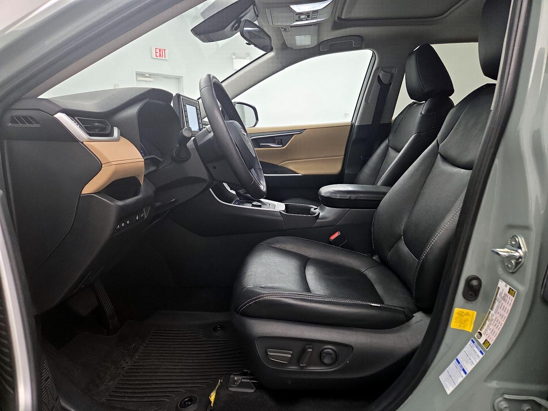 Thumbnail: 2022 Toyota RAV4 - 11