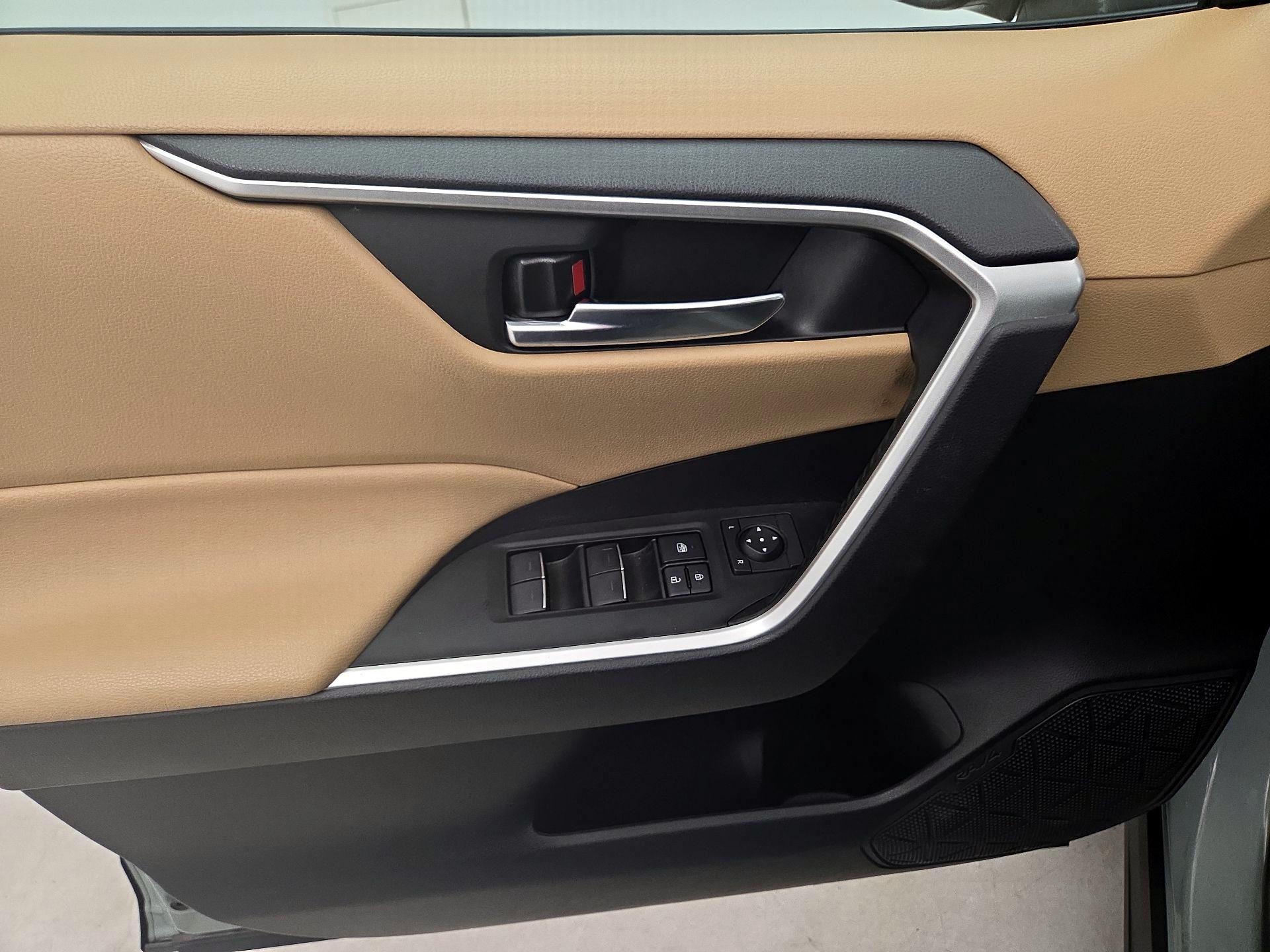 Thumbnail: 2022 Toyota RAV4 - 12