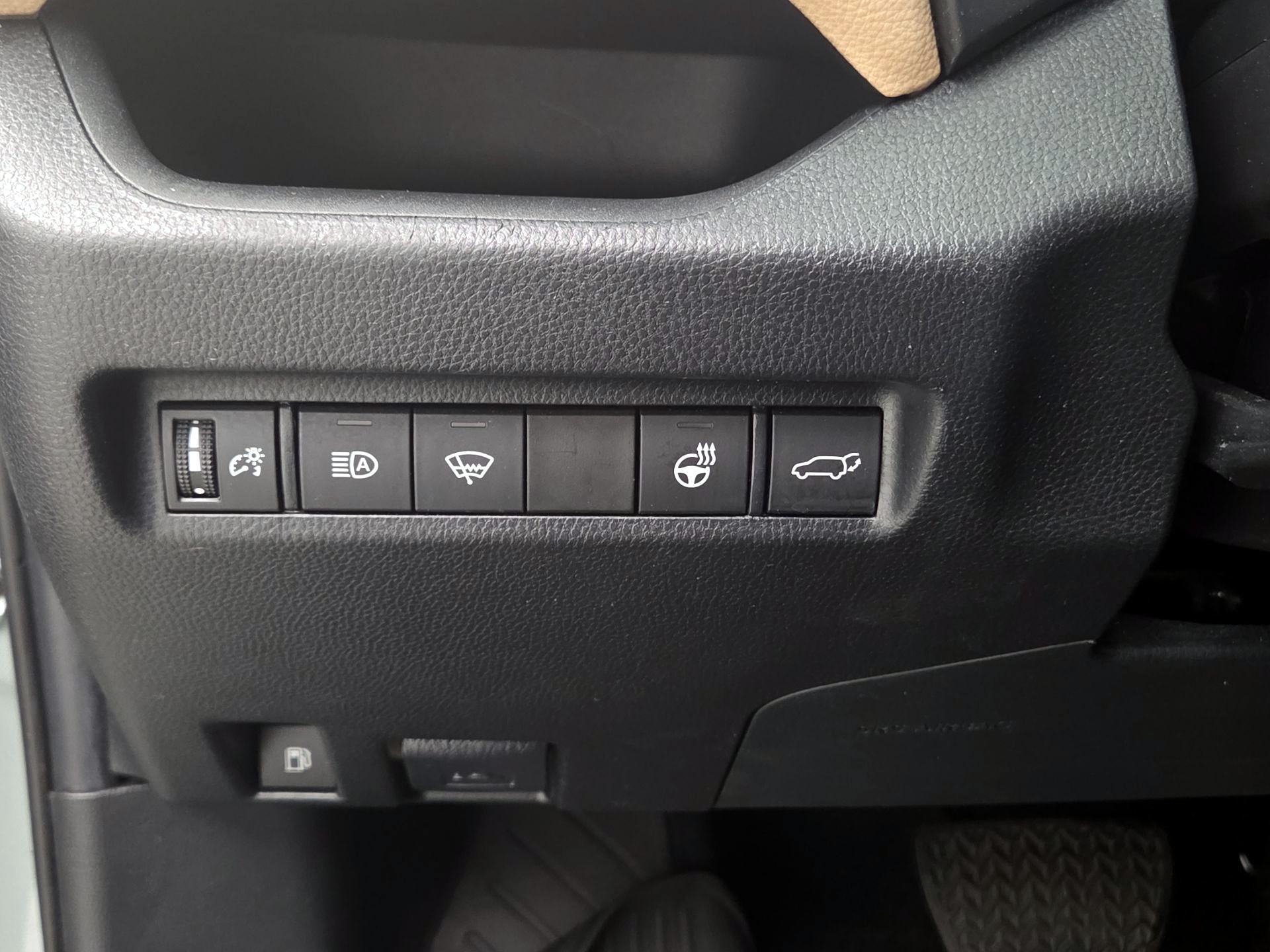 Thumbnail: 2022 Toyota RAV4 - 13