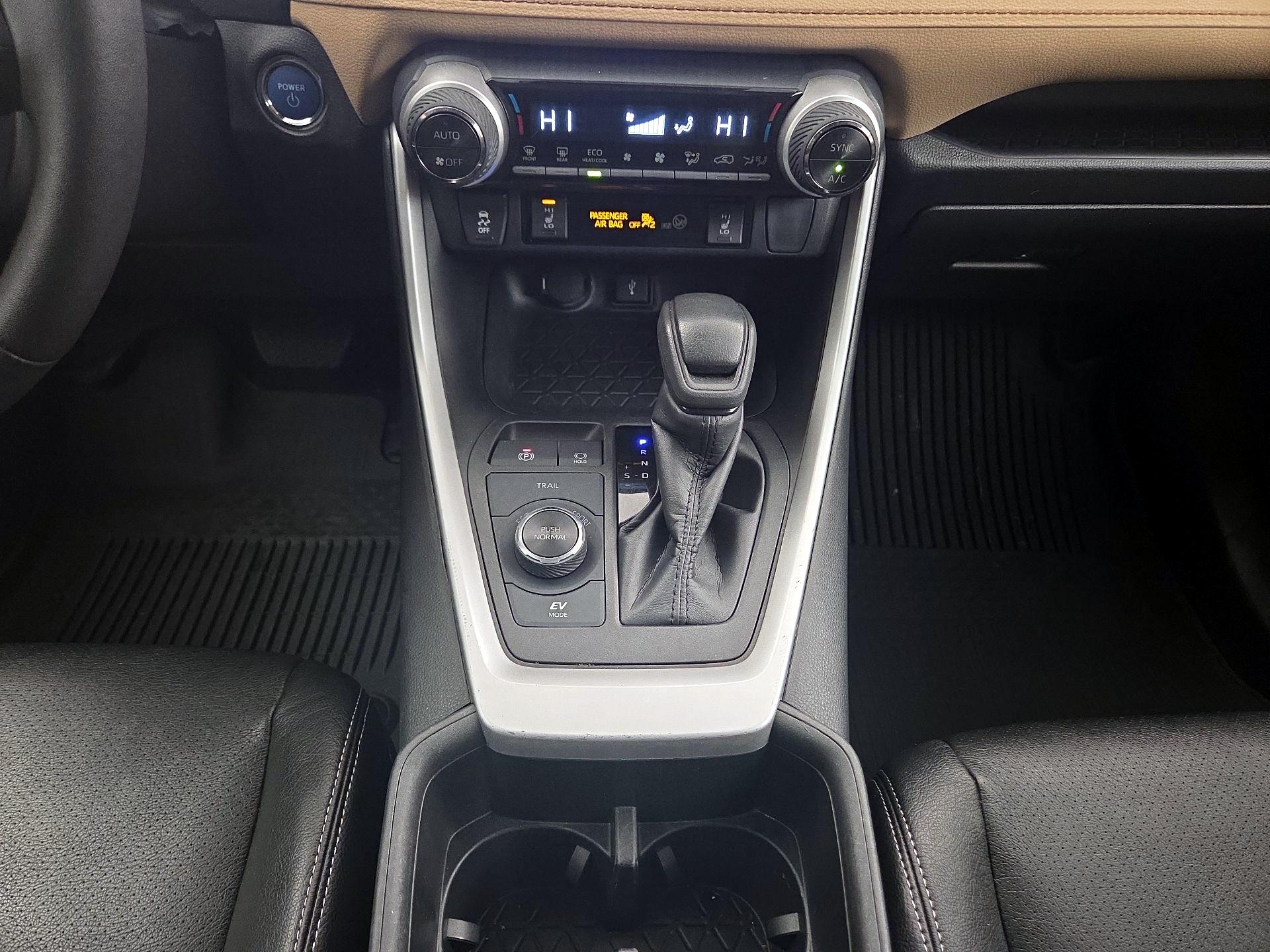 Thumbnail: 2022 Toyota RAV4 - 17