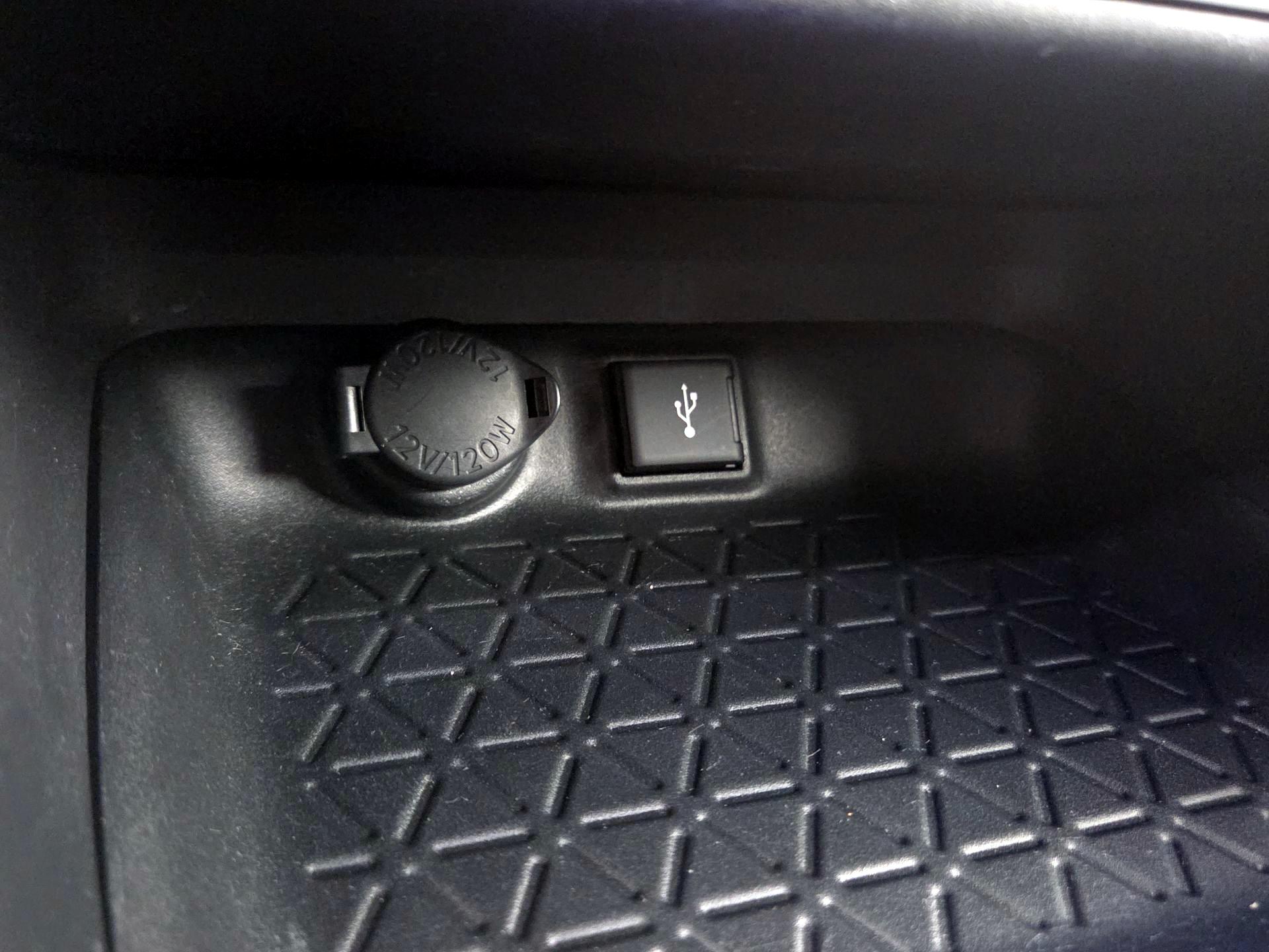 Thumbnail: 2022 Toyota RAV4 - 18