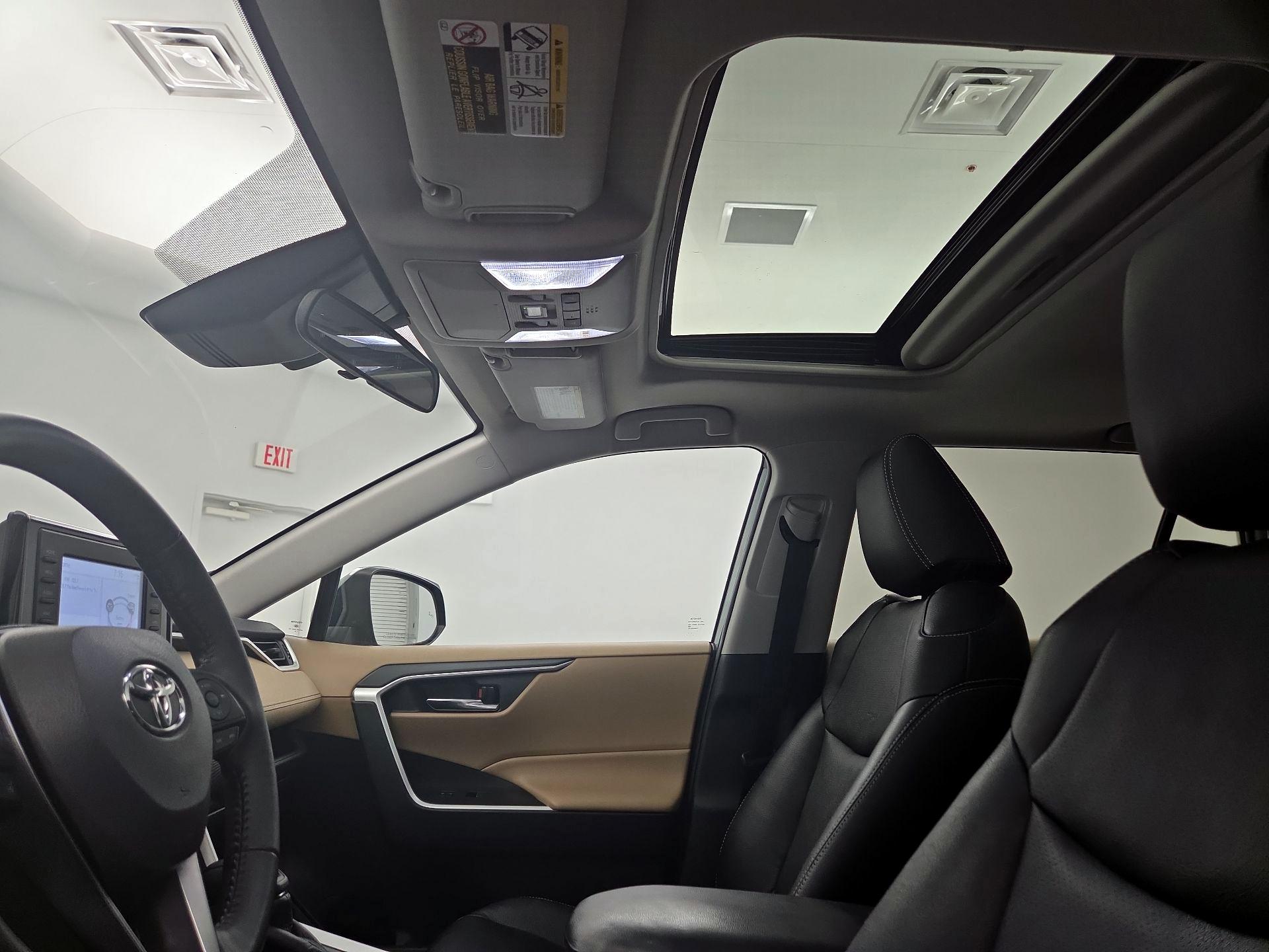 Thumbnail: 2022 Toyota RAV4 - 19