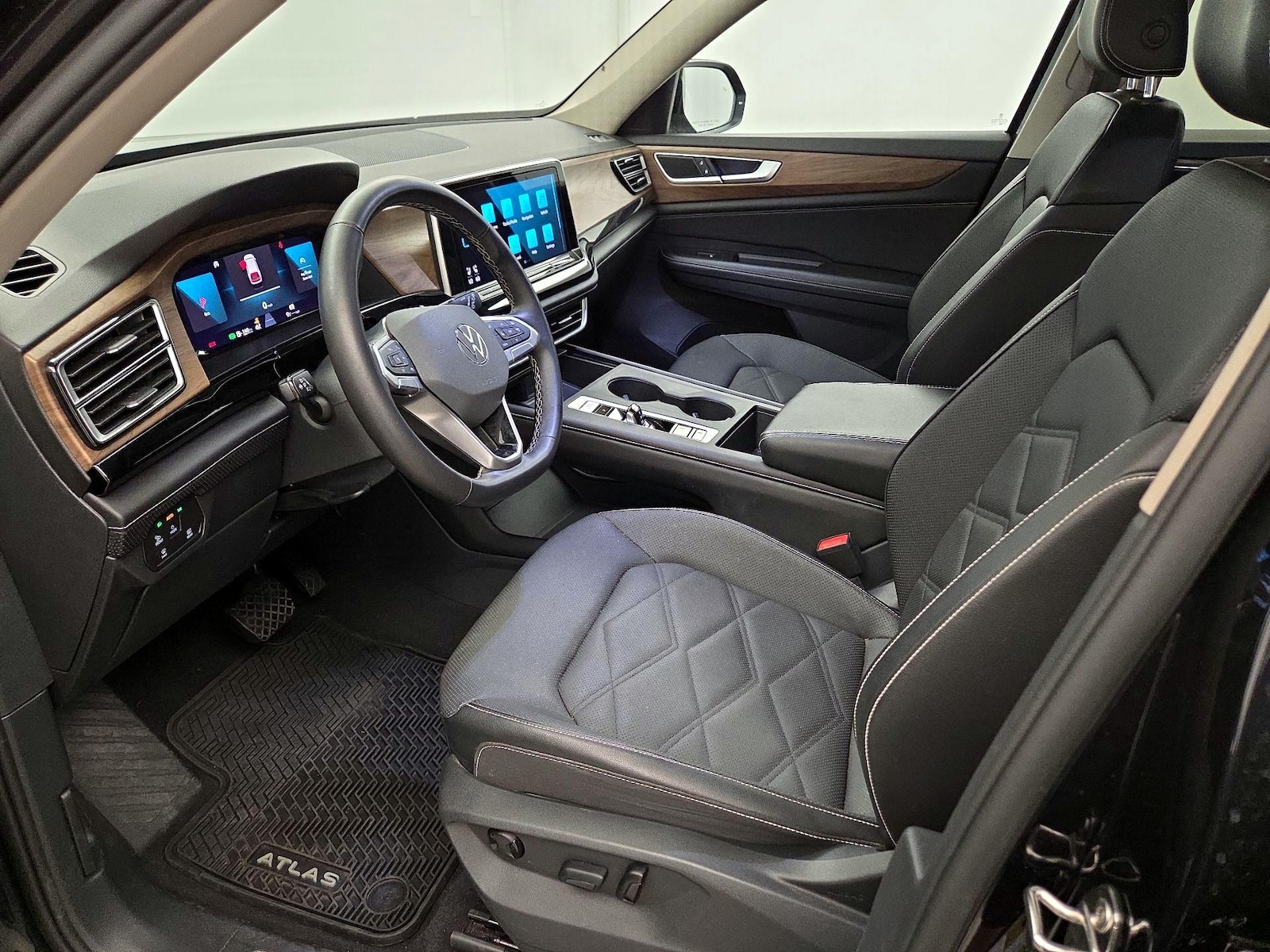 2024 Volkswagen Atlas SE - Photo 12