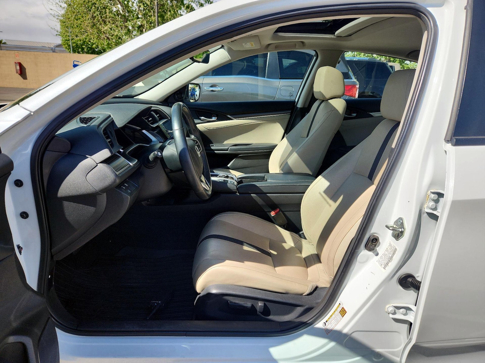 2020 Honda Civic EX-L - Photo 11