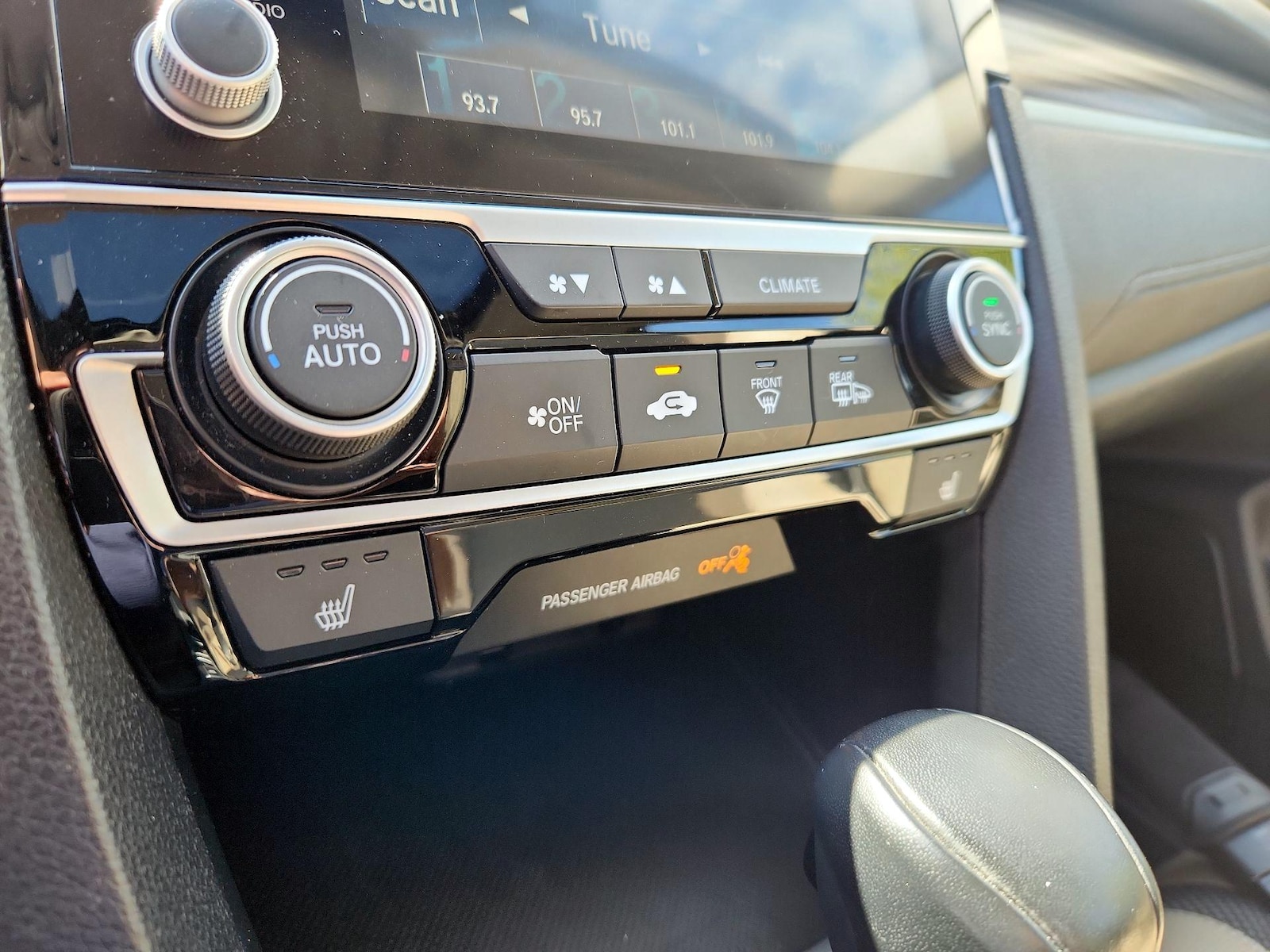 2020 Honda Civic EX-L - Photo 16