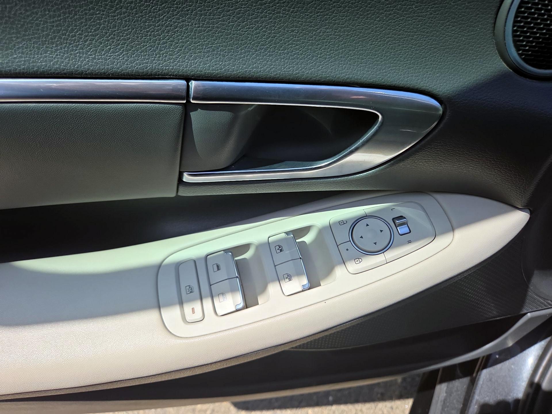 Thumbnail: 2023 Hyundai Sonata - 10