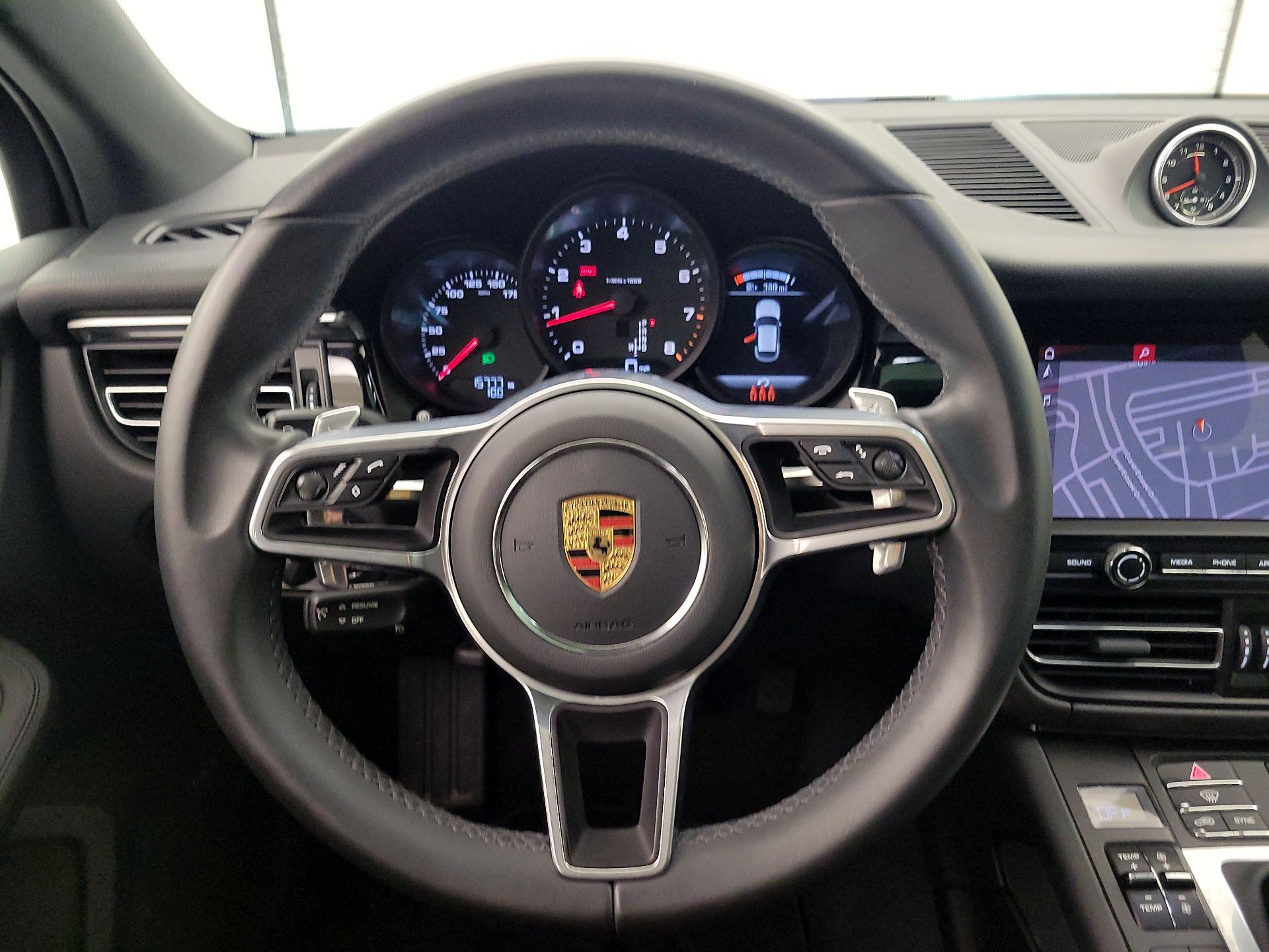 Thumbnail: 2021 Porsche Macan - 10