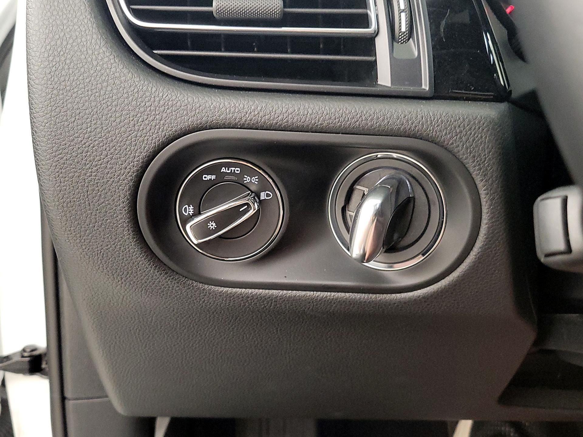 Thumbnail: 2021 Porsche Macan - 13