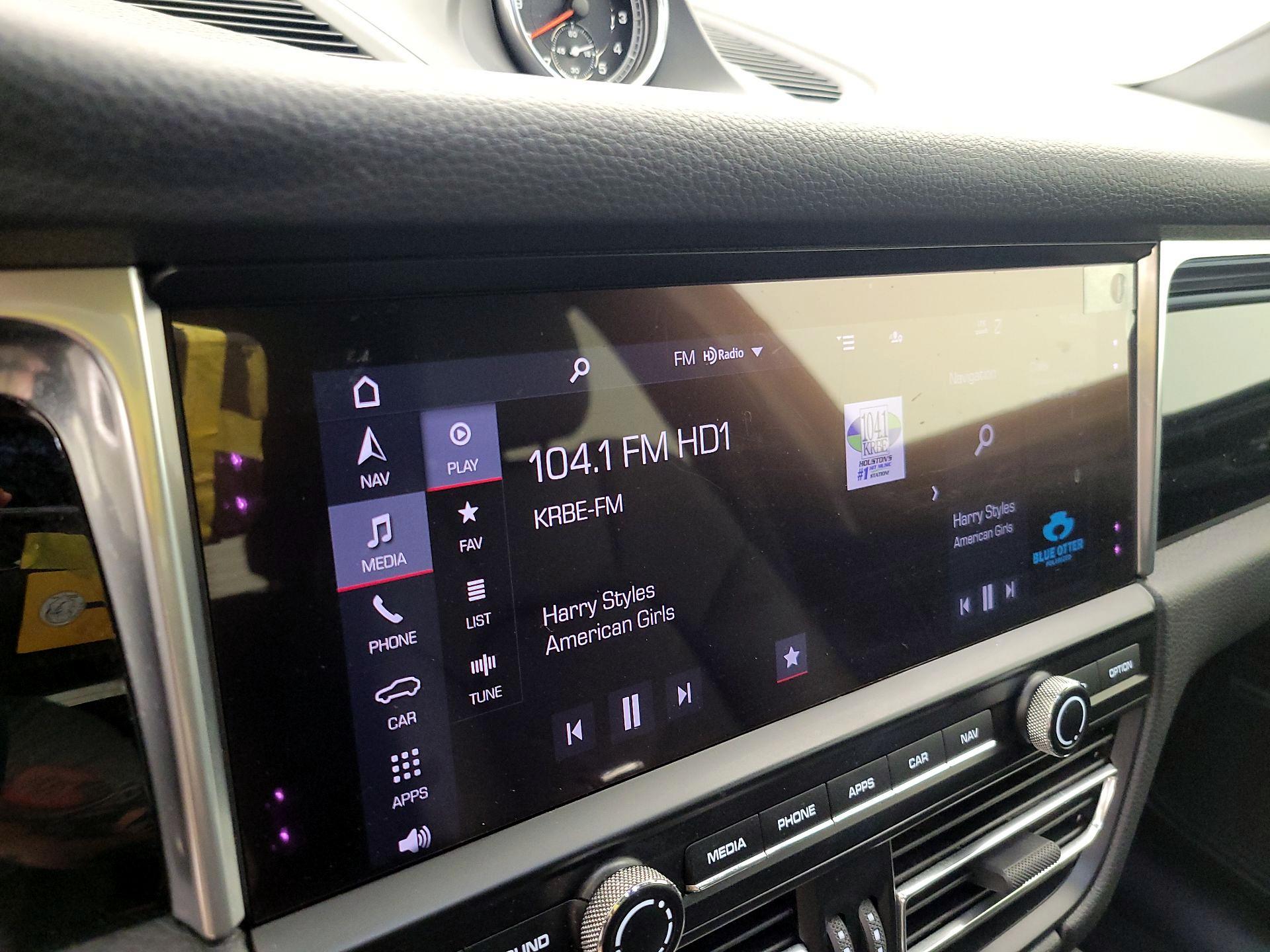 Thumbnail: 2021 Porsche Macan - 16