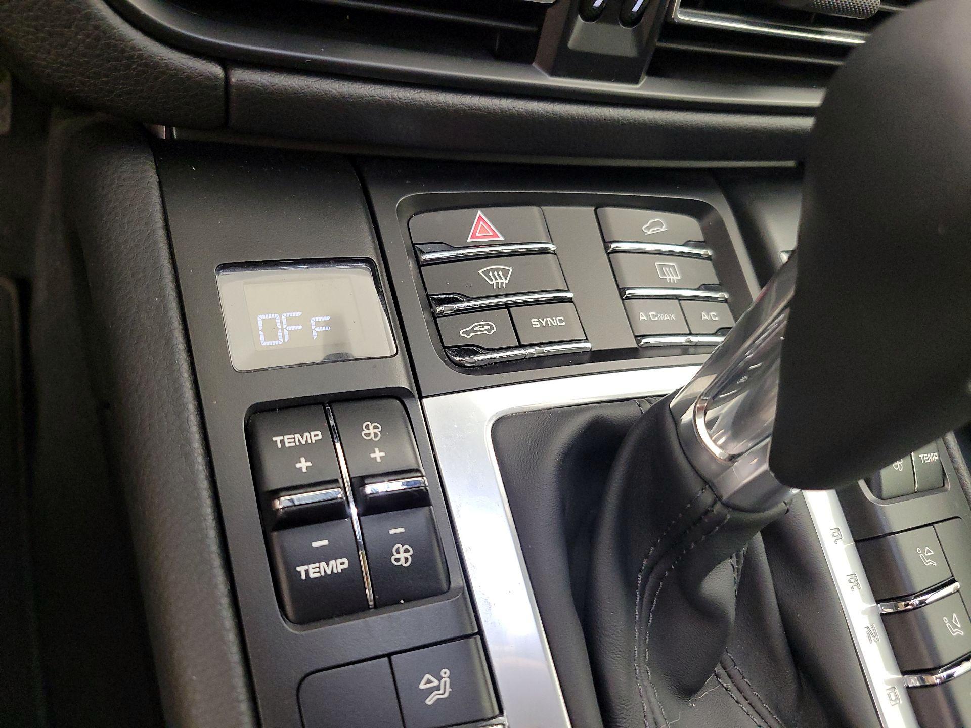 Thumbnail: 2021 Porsche Macan - 17