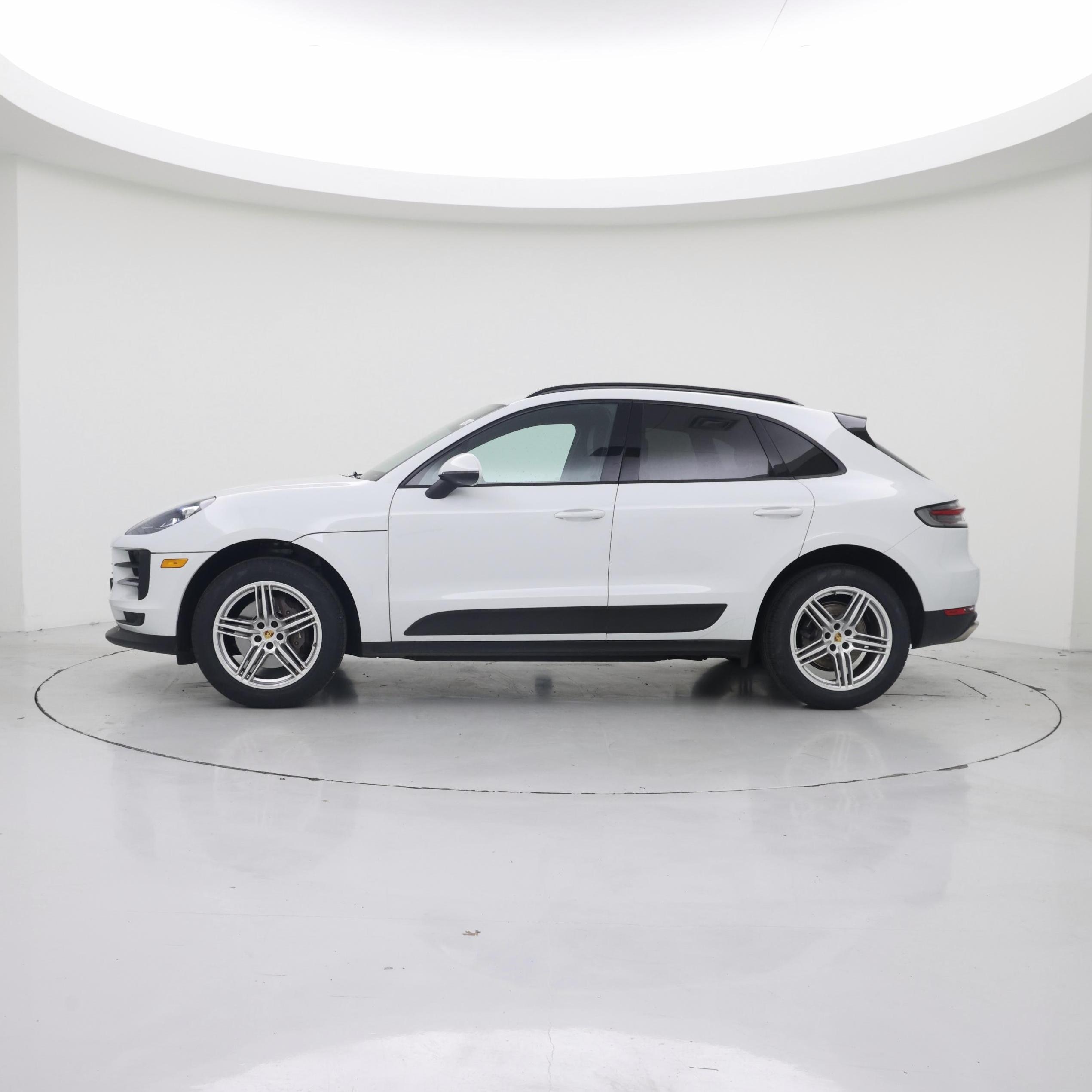 Thumbnail: 2021 Porsche Macan - 3