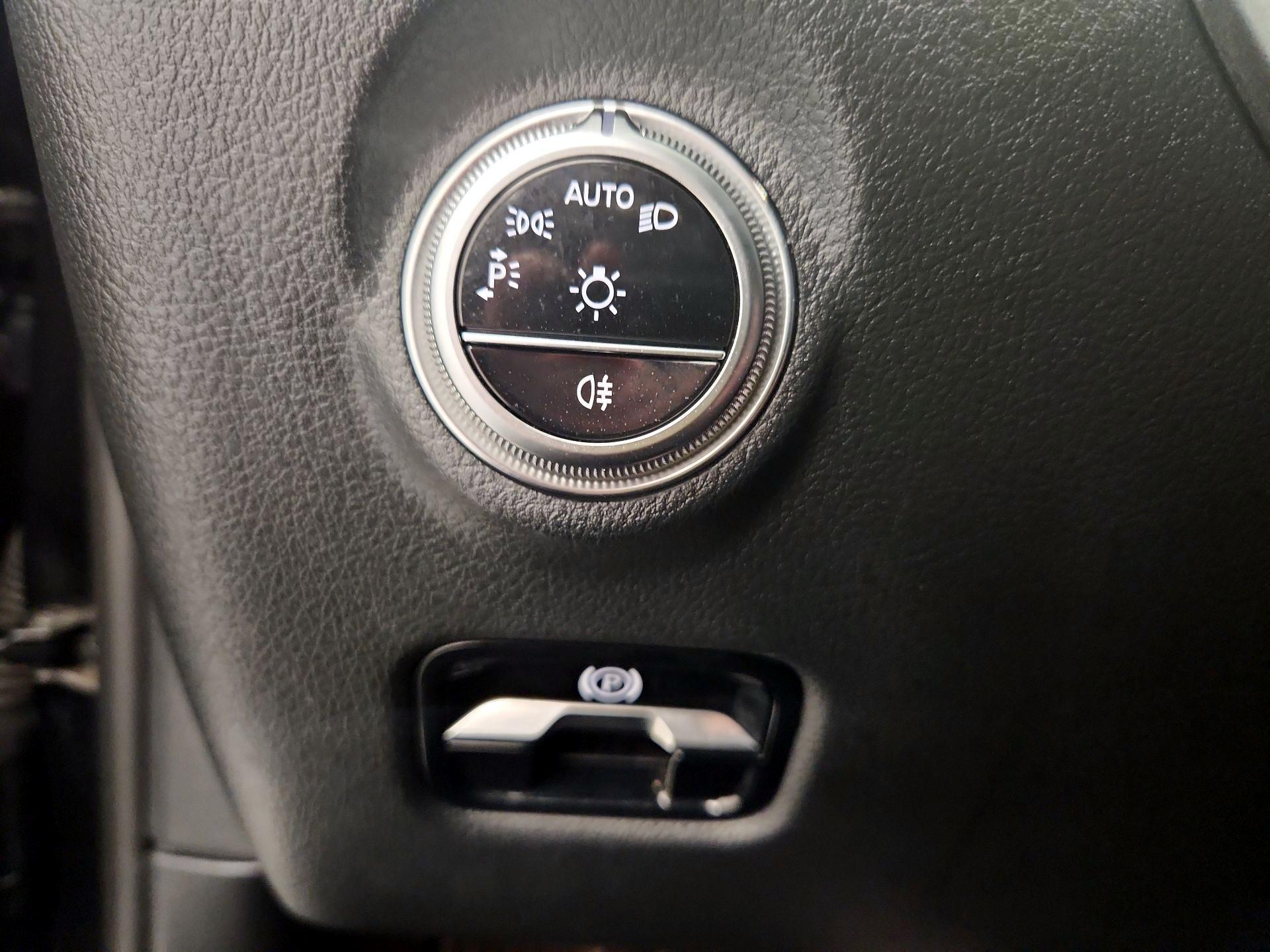 Thumbnail: 2022 Mercedes-Benz C-Class - 13