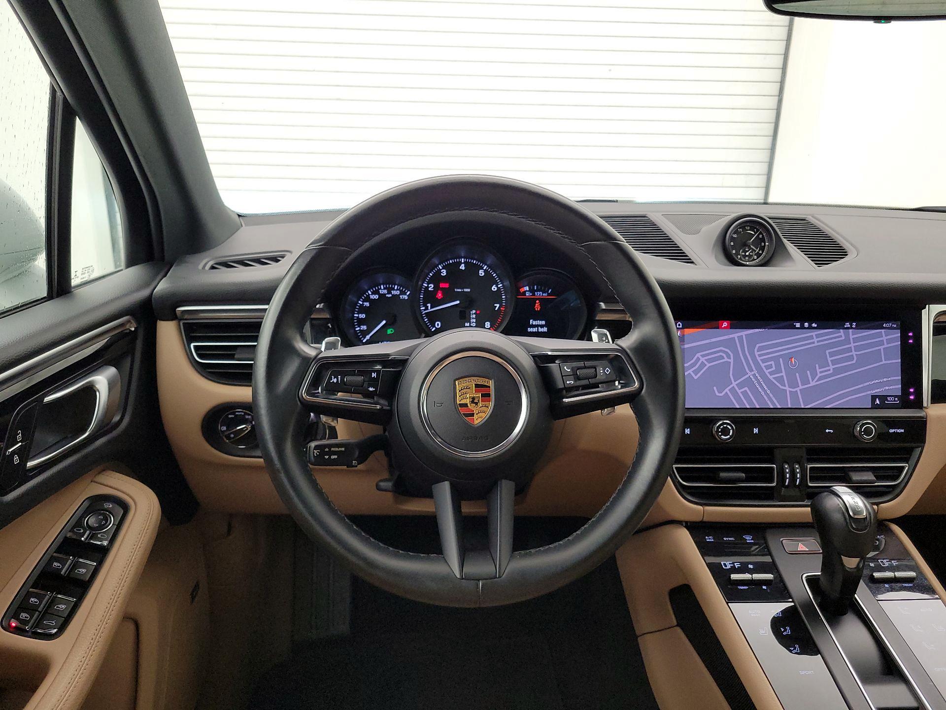 Thumbnail: 2022 Porsche Macan - 10