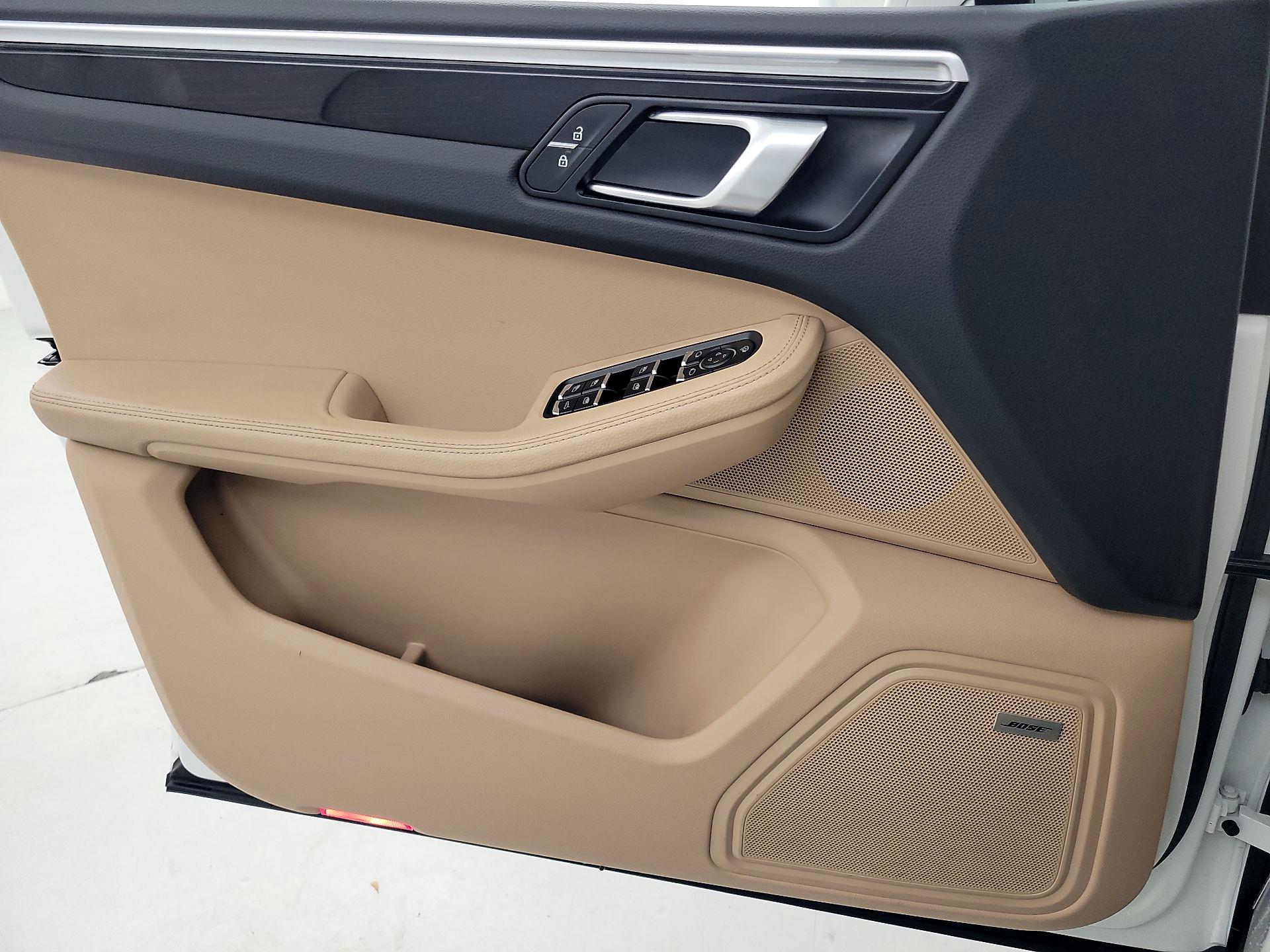 Thumbnail: 2022 Porsche Macan - 12