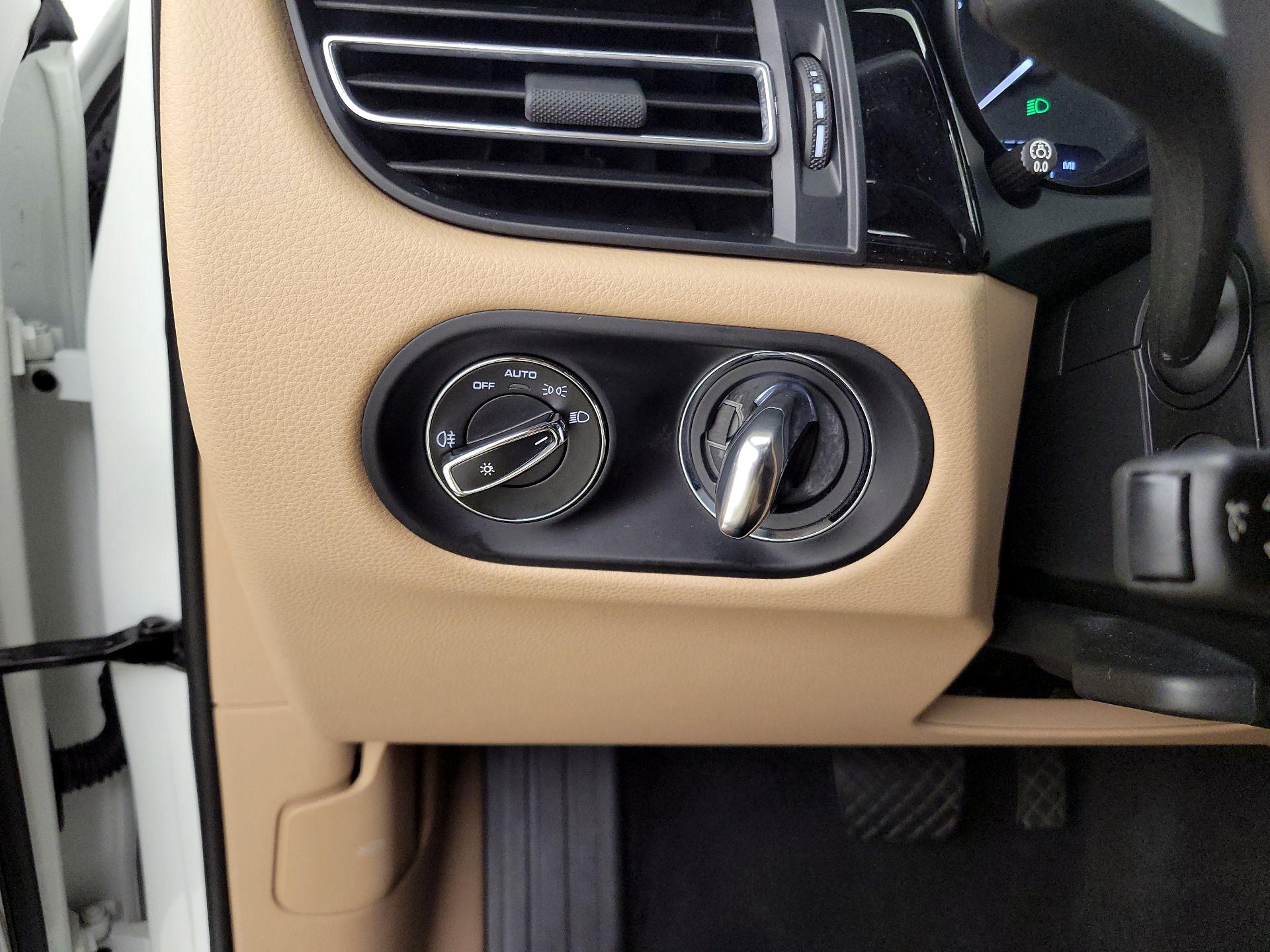 Thumbnail: 2022 Porsche Macan - 13