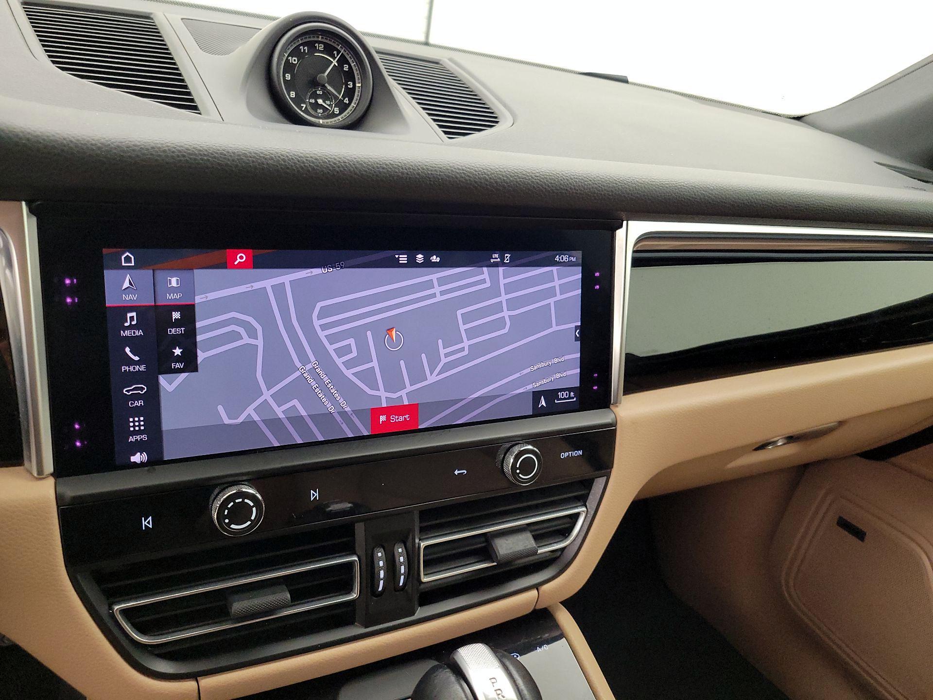 Thumbnail: 2022 Porsche Macan - 14