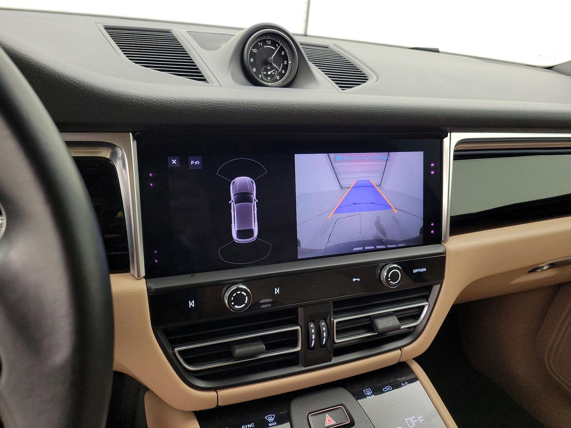 Thumbnail: 2022 Porsche Macan - 15