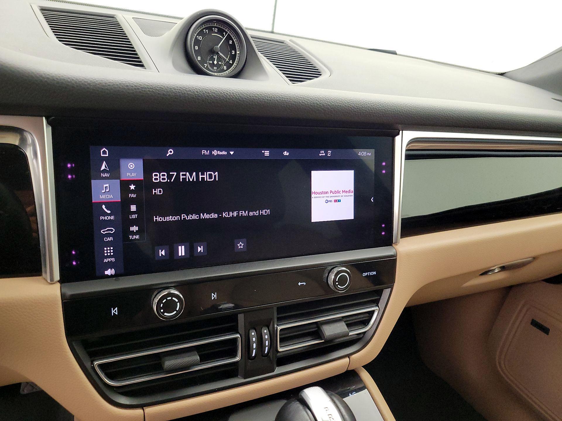 Thumbnail: 2022 Porsche Macan - 16