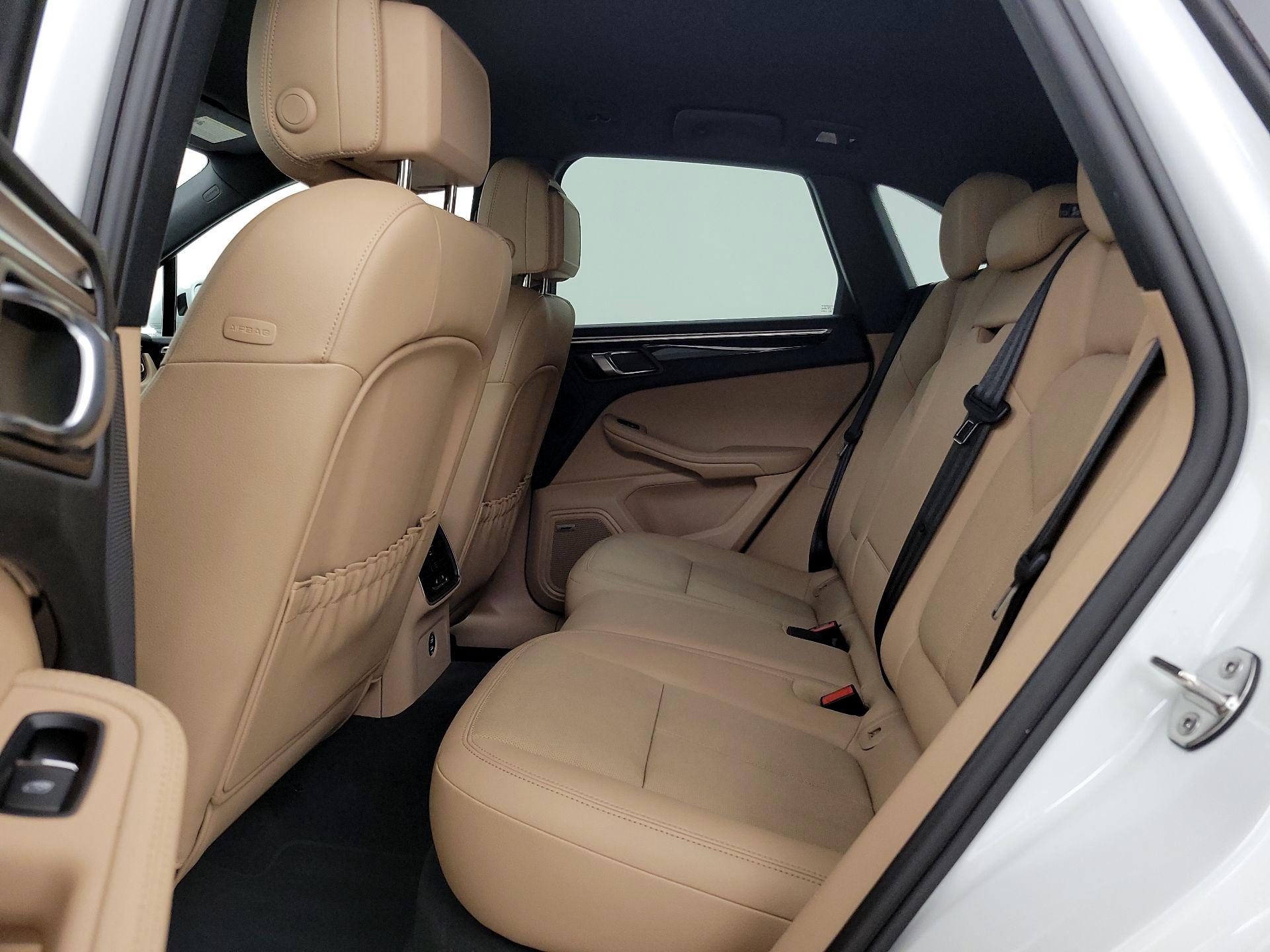 Thumbnail: 2022 Porsche Macan - 20