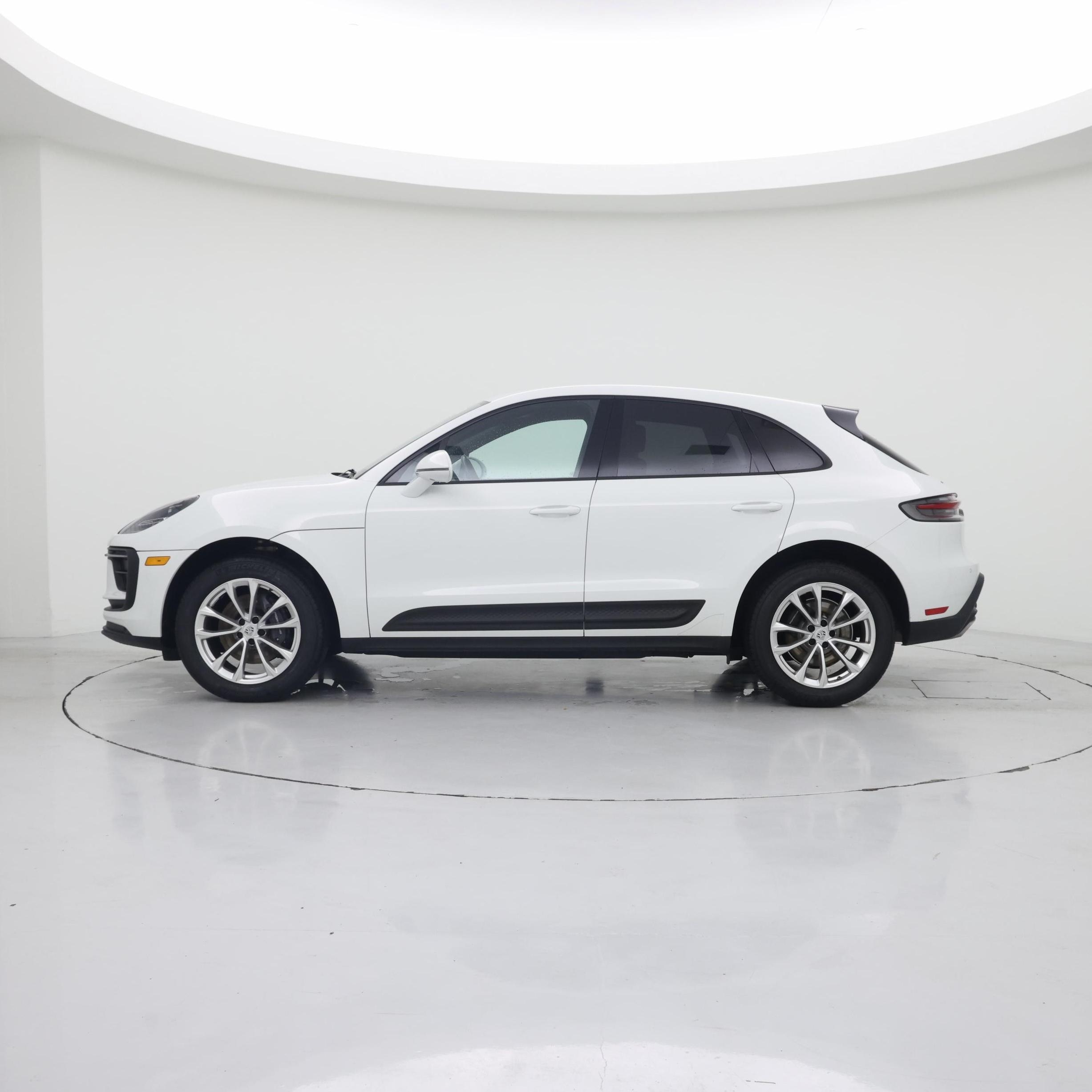 Thumbnail: 2022 Porsche Macan - 3