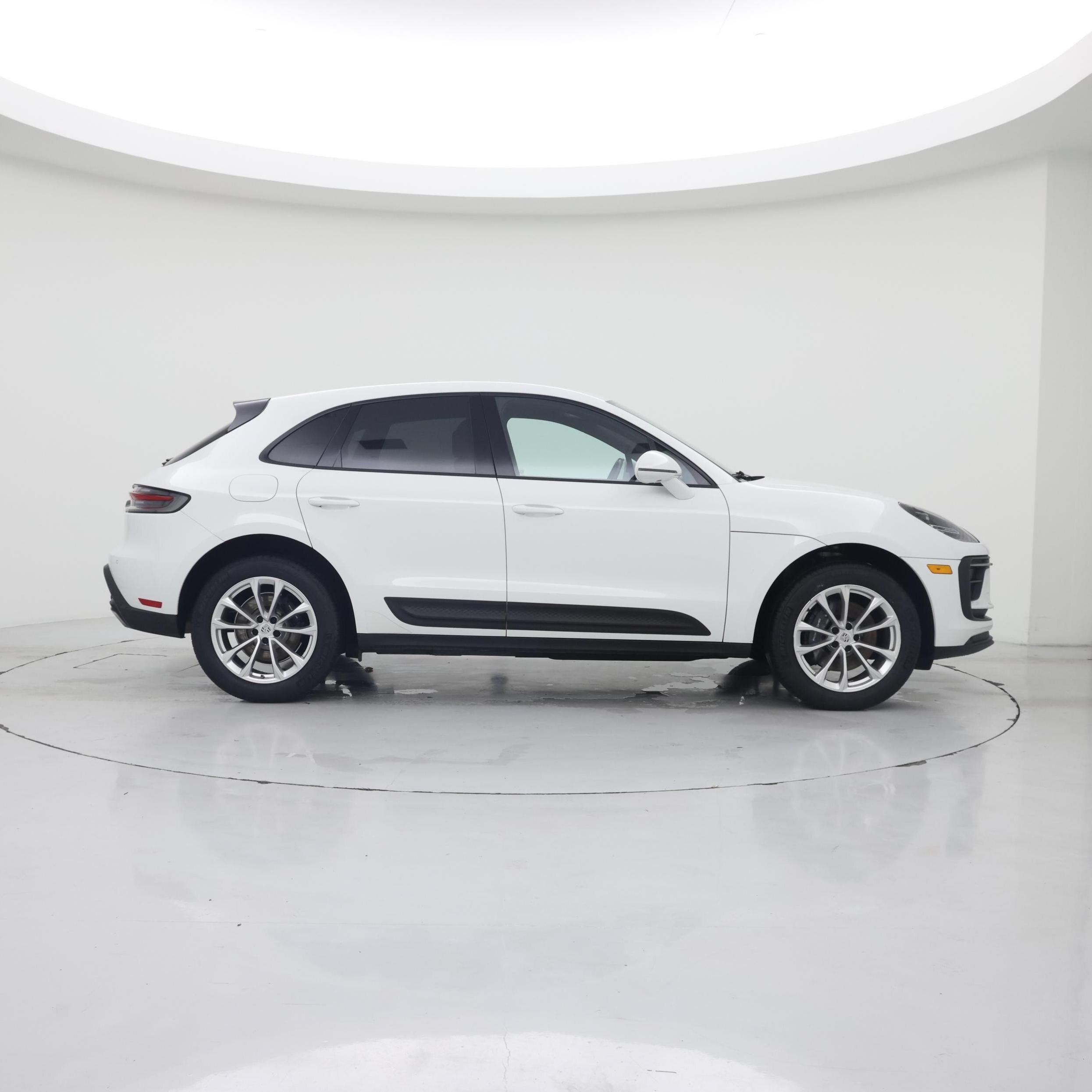 Thumbnail: 2022 Porsche Macan - 7