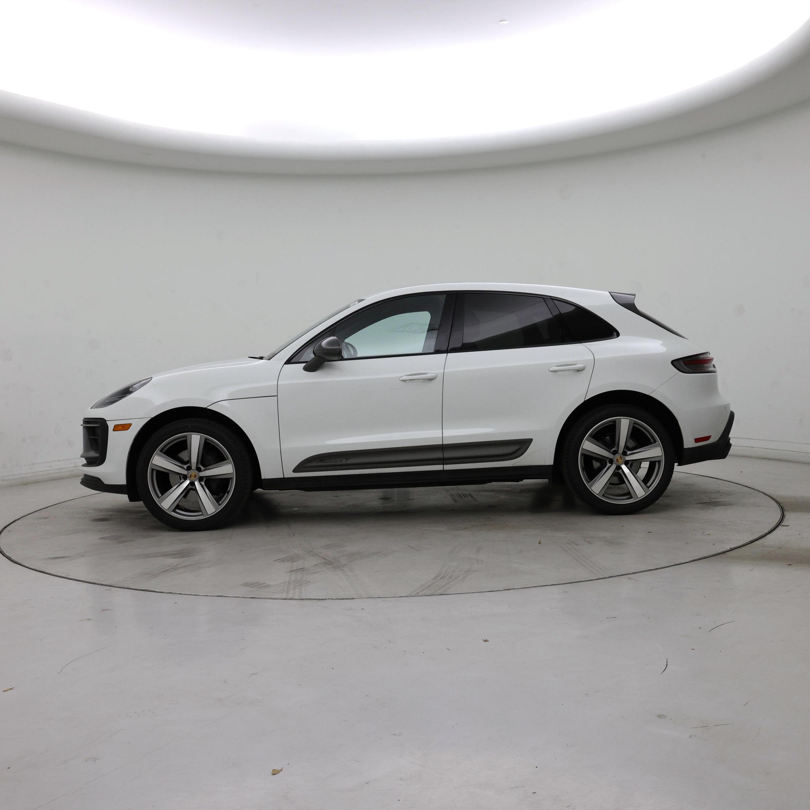 Thumbnail: 2023 Porsche Macan - 3