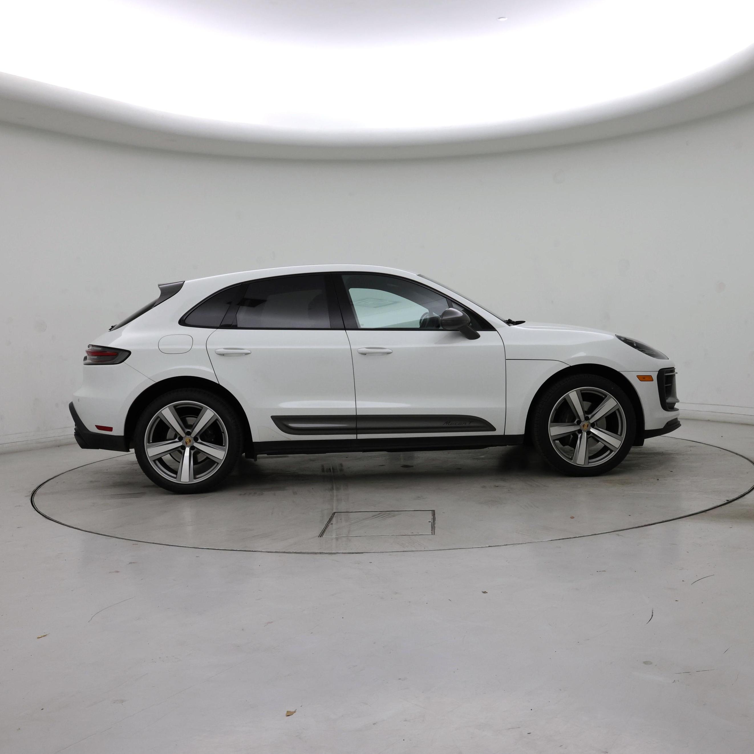 Thumbnail: 2023 Porsche Macan - 7