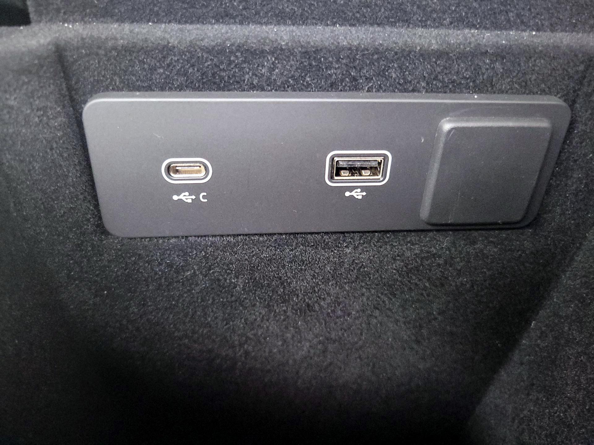 Thumbnail: 2023 Jaguar F-Pace - 19