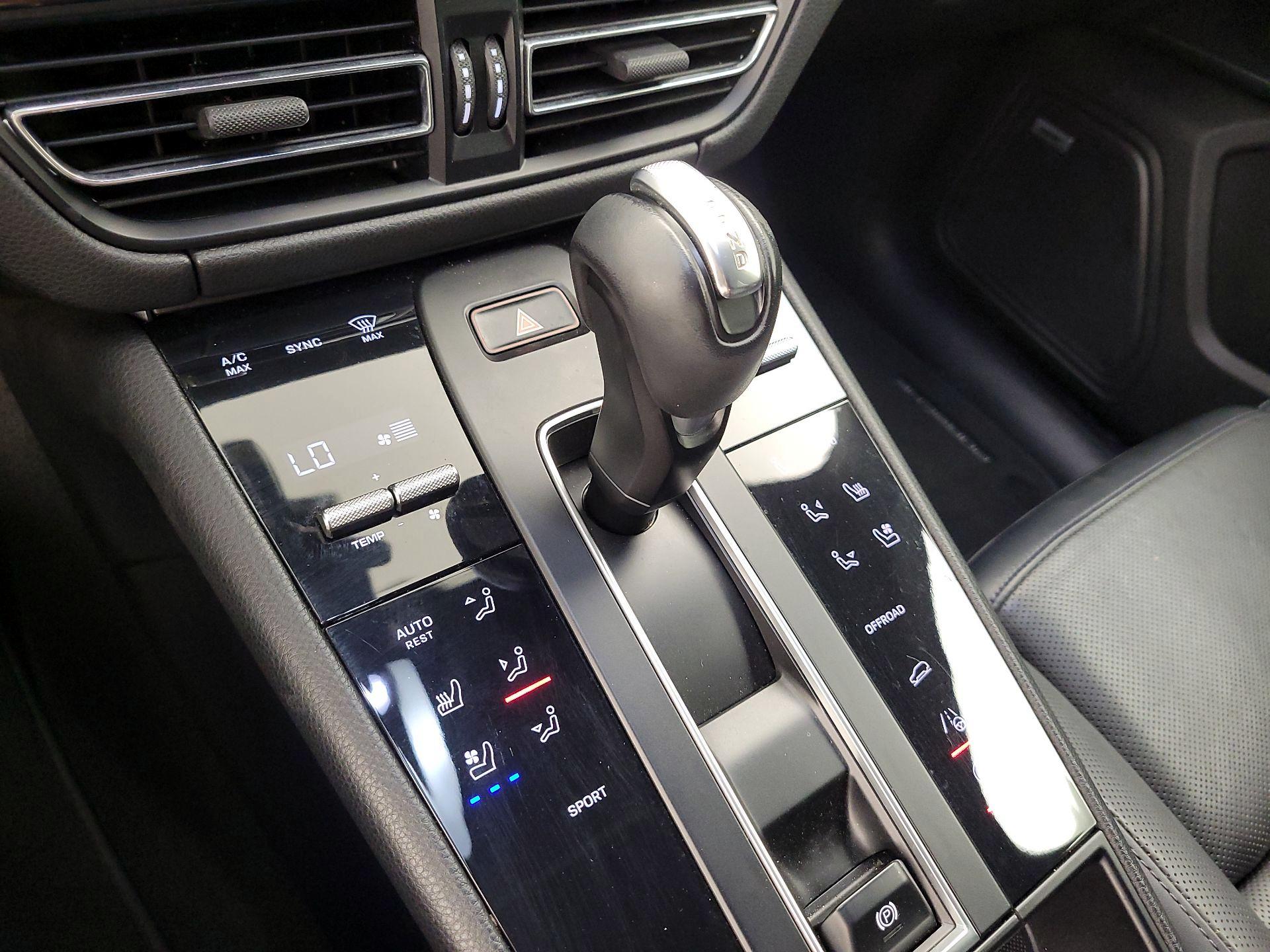 Thumbnail: 2023 Porsche Macan - 16