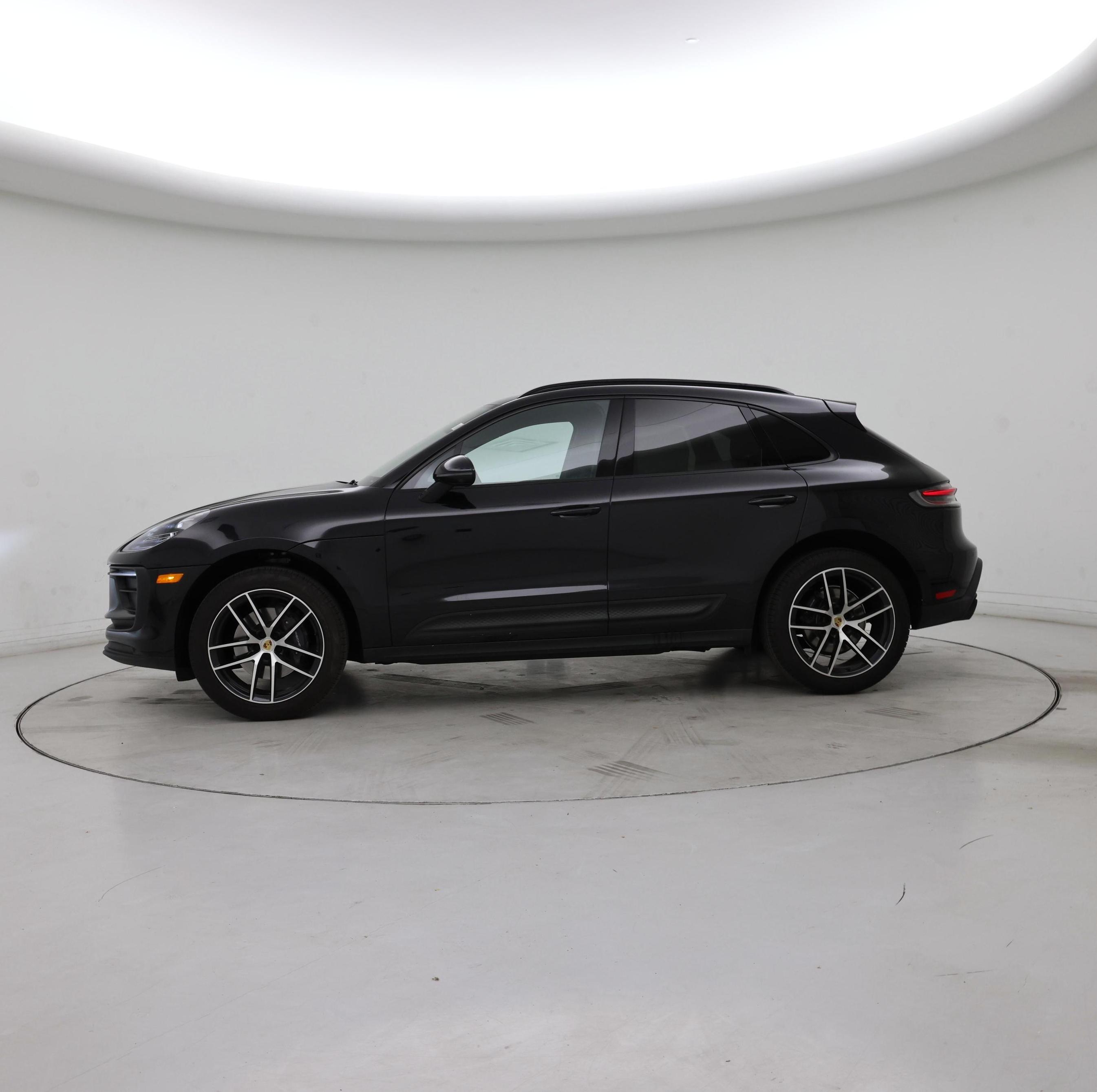 Thumbnail: 2023 Porsche Macan - 3