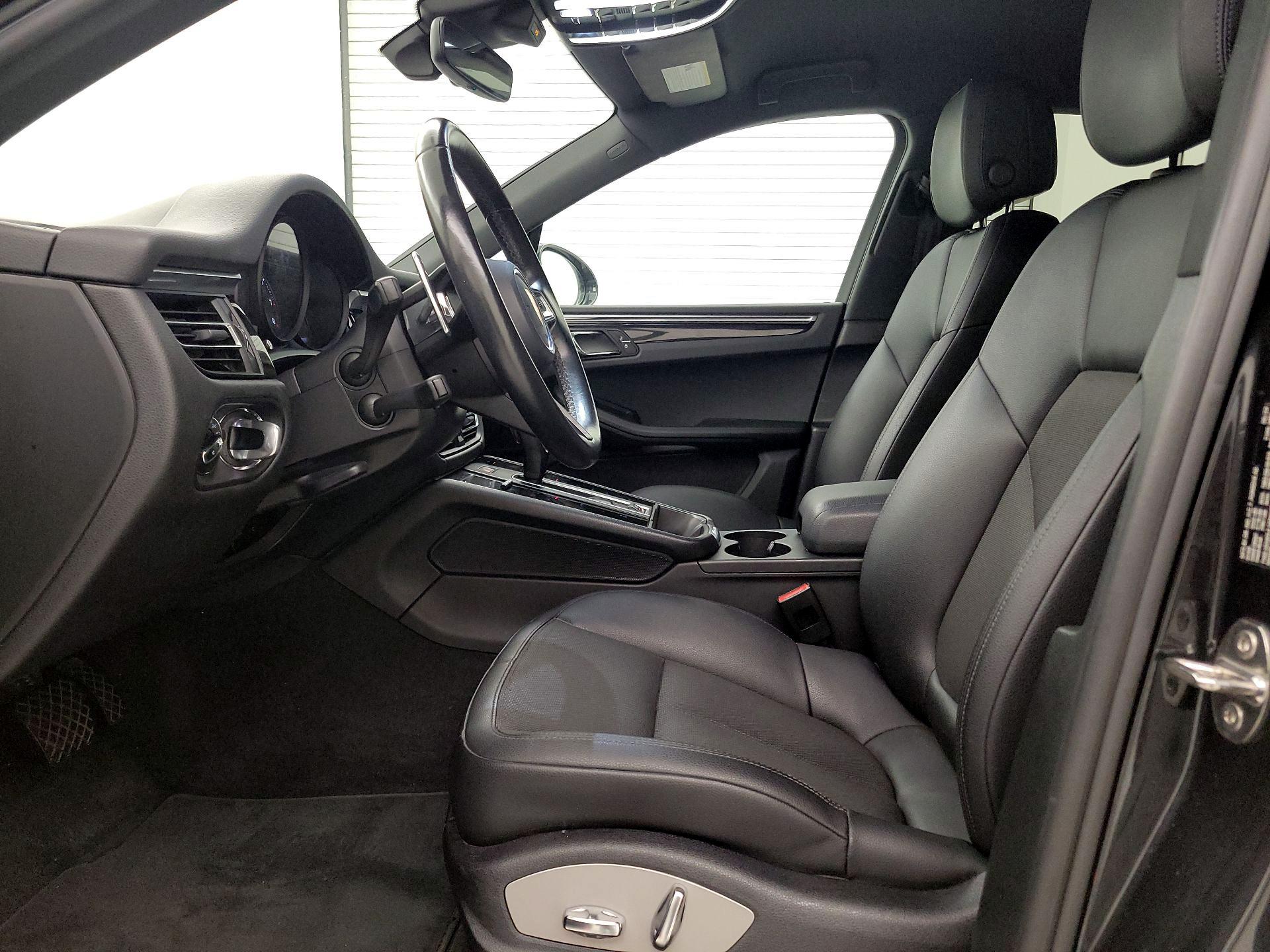 Thumbnail: 2022 Porsche Macan - 11